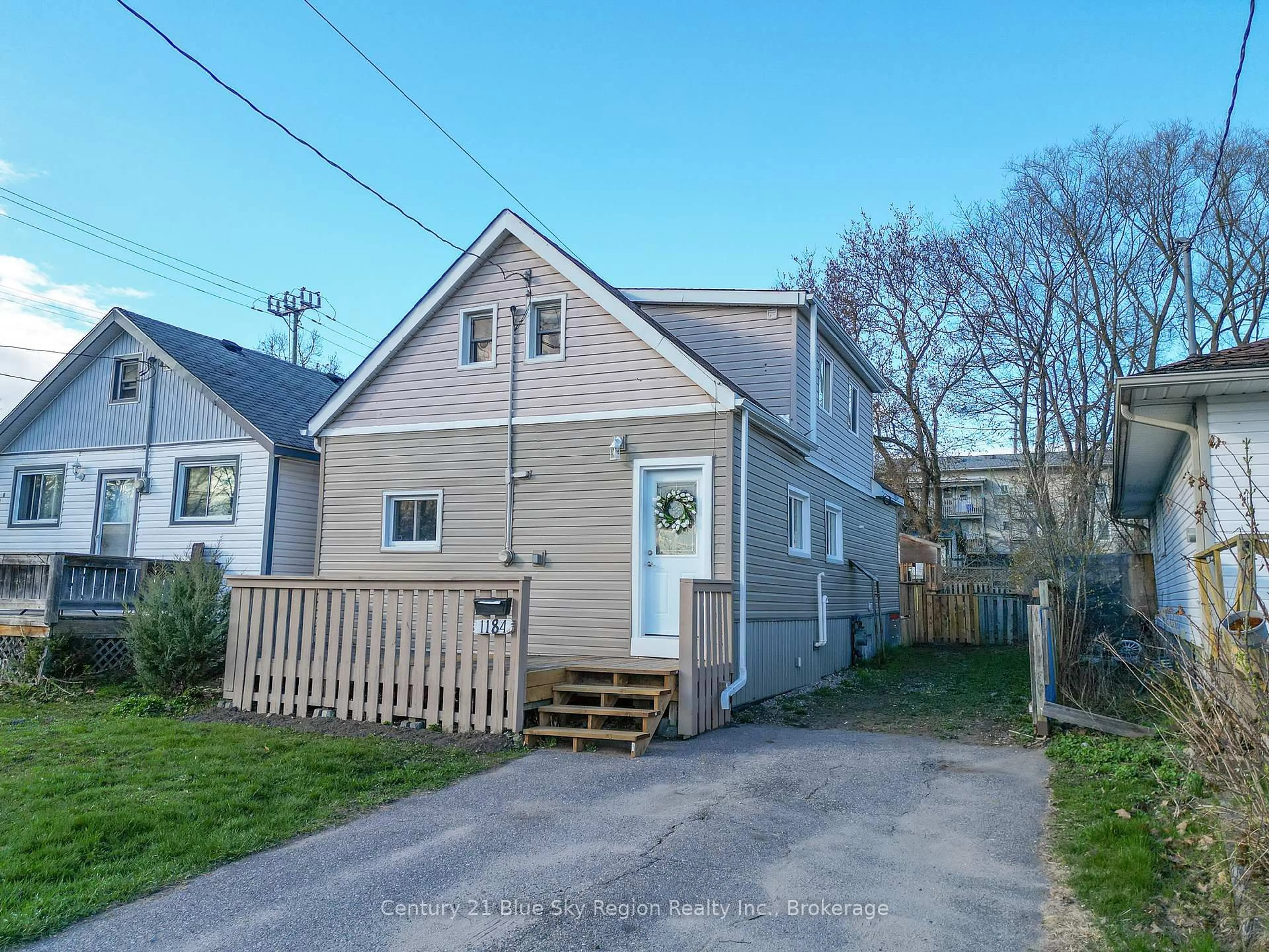 A pic from outside/outdoor area/front of a property/back of a property/a pic from drone, street for 1184 Mcintyre St, North Bay Ontario P1B 3A8