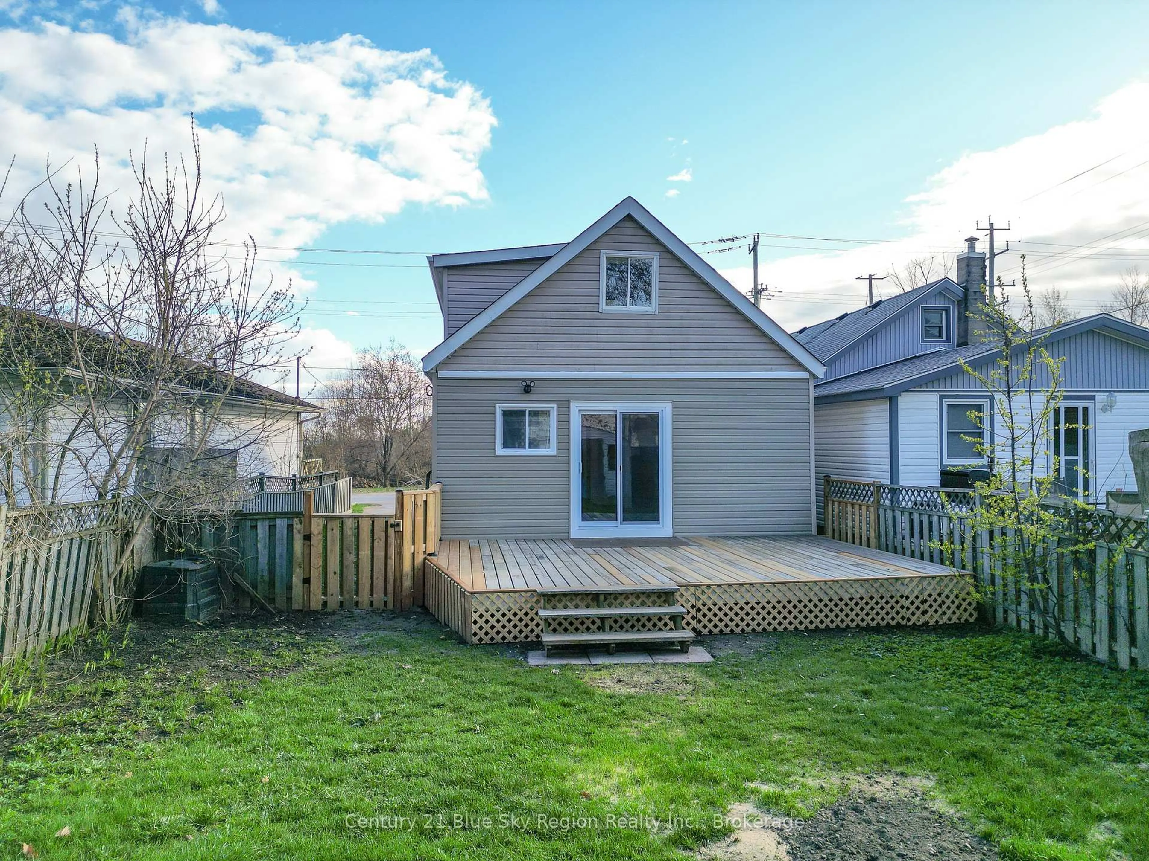 A pic from outside/outdoor area/front of a property/back of a property/a pic from drone, street for 1184 Mcintyre St, North Bay Ontario P1B 3A8