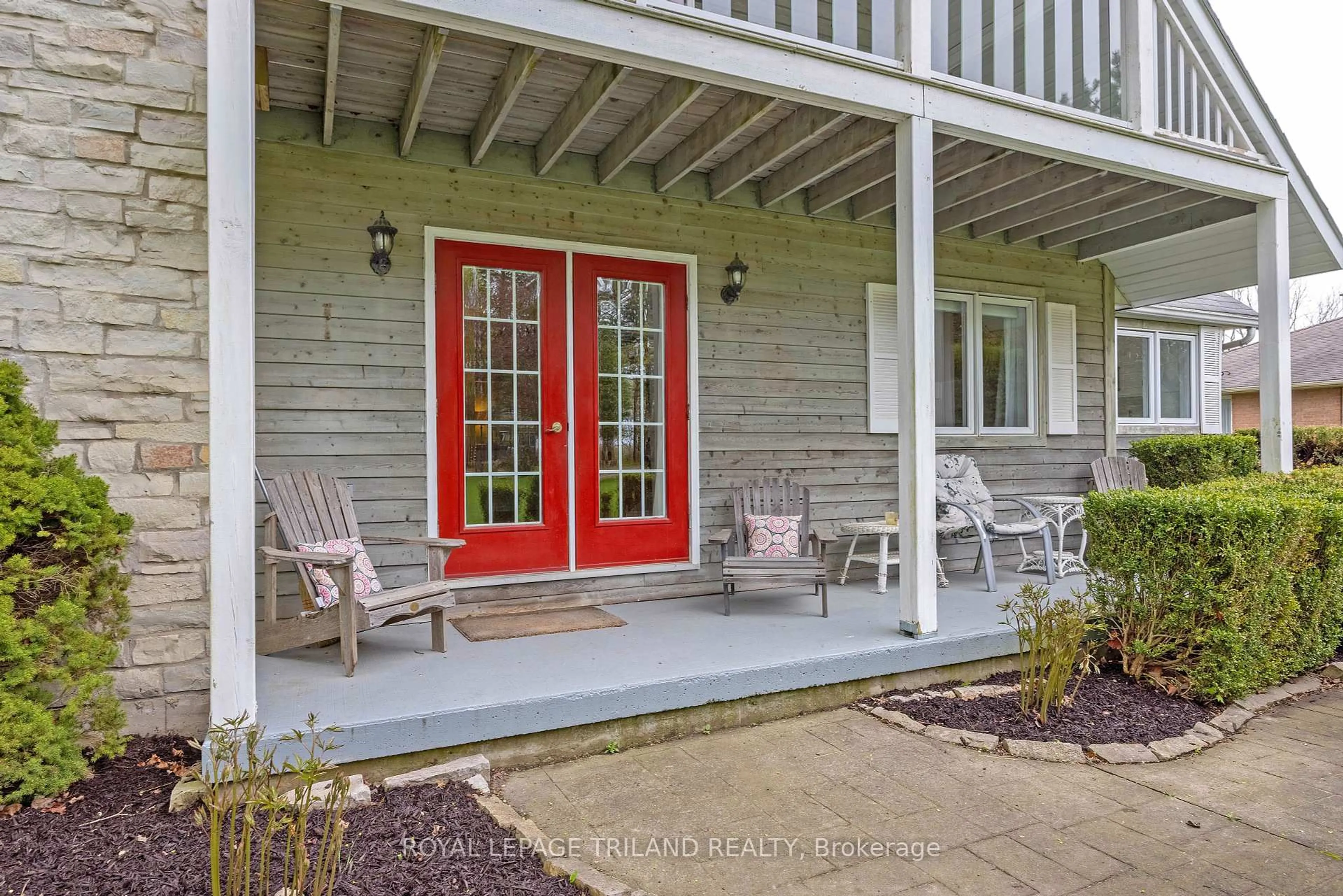 Patio, street for 37412 Lake Line, Southwold Ontario N5L 1J1