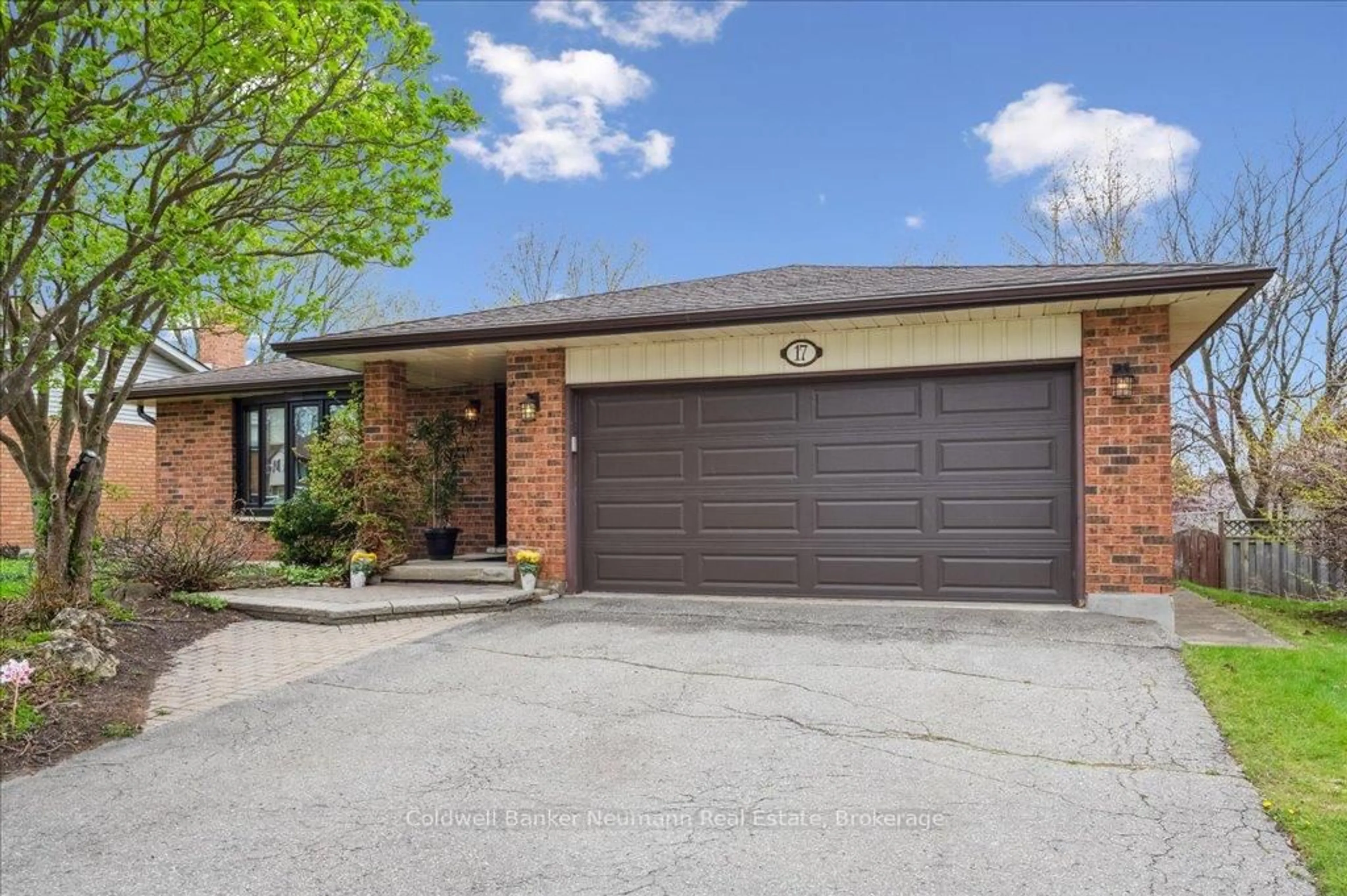 Home with brick exterior material, street for 17 Brazolot Dr, Guelph Ontario N1G 4M1