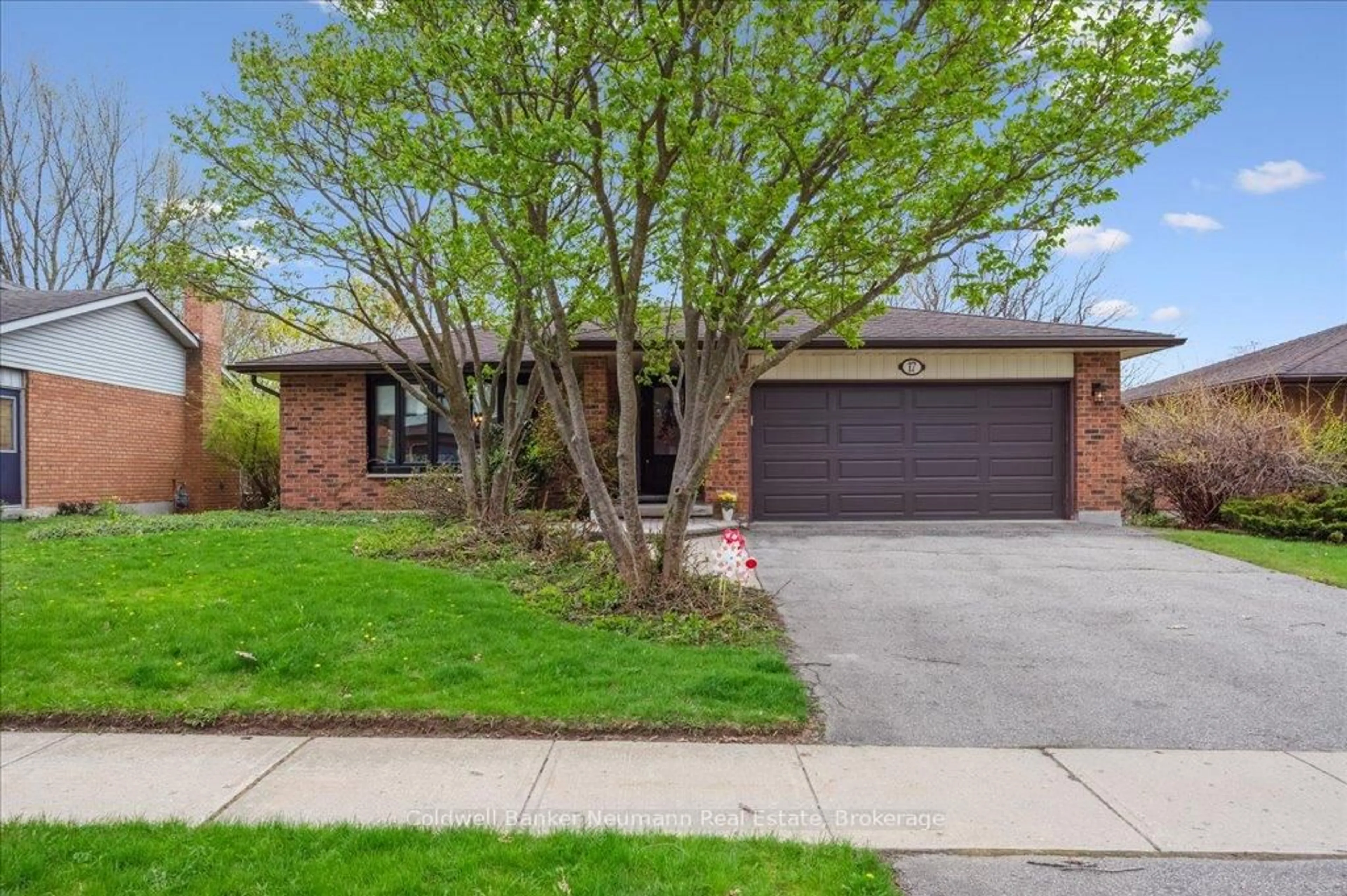 Home with brick exterior material, street for 17 Brazolot Dr, Guelph Ontario N1G 4M1