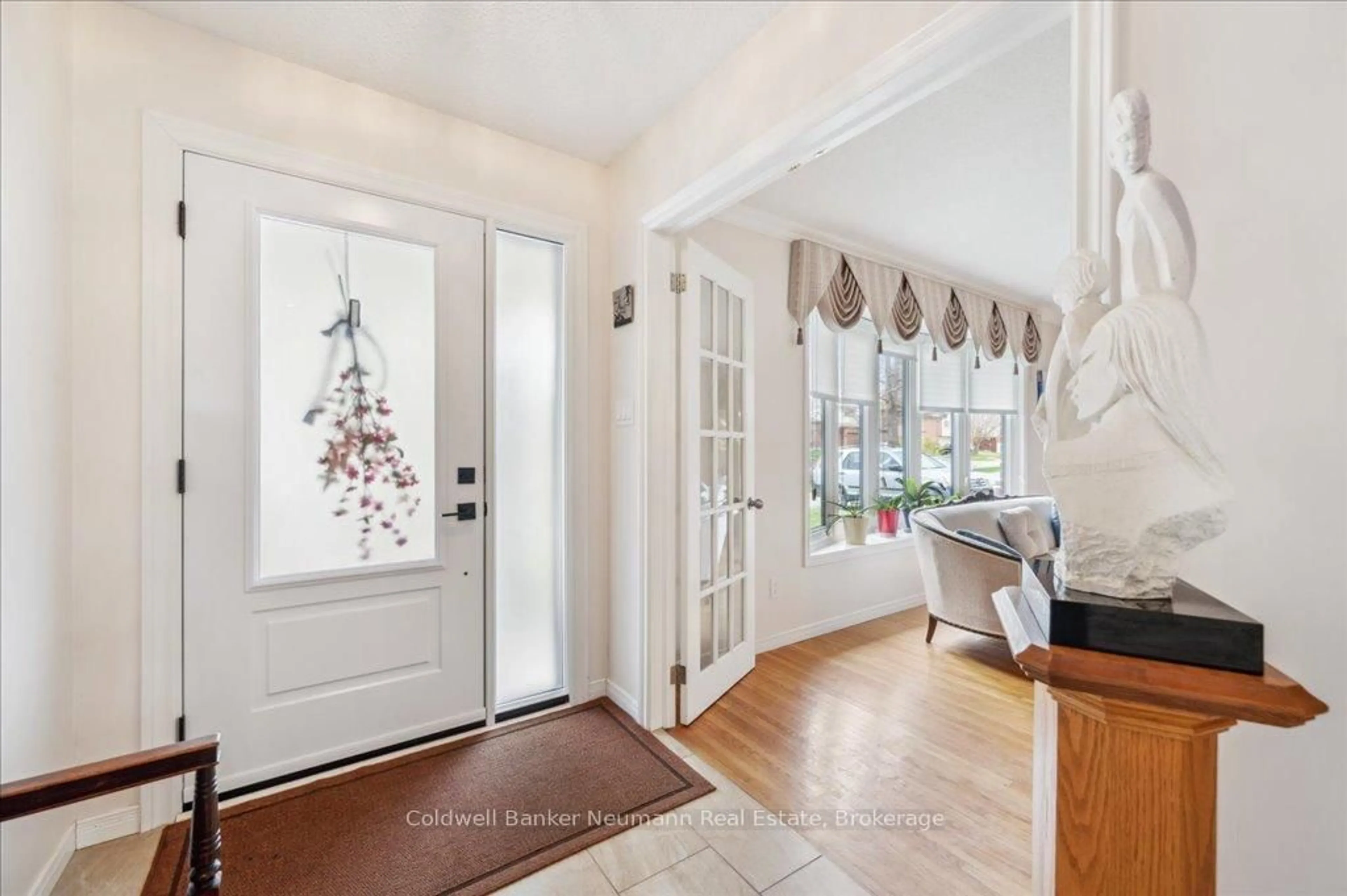 Indoor entryway for 17 Brazolot Dr, Guelph Ontario N1G 4M1