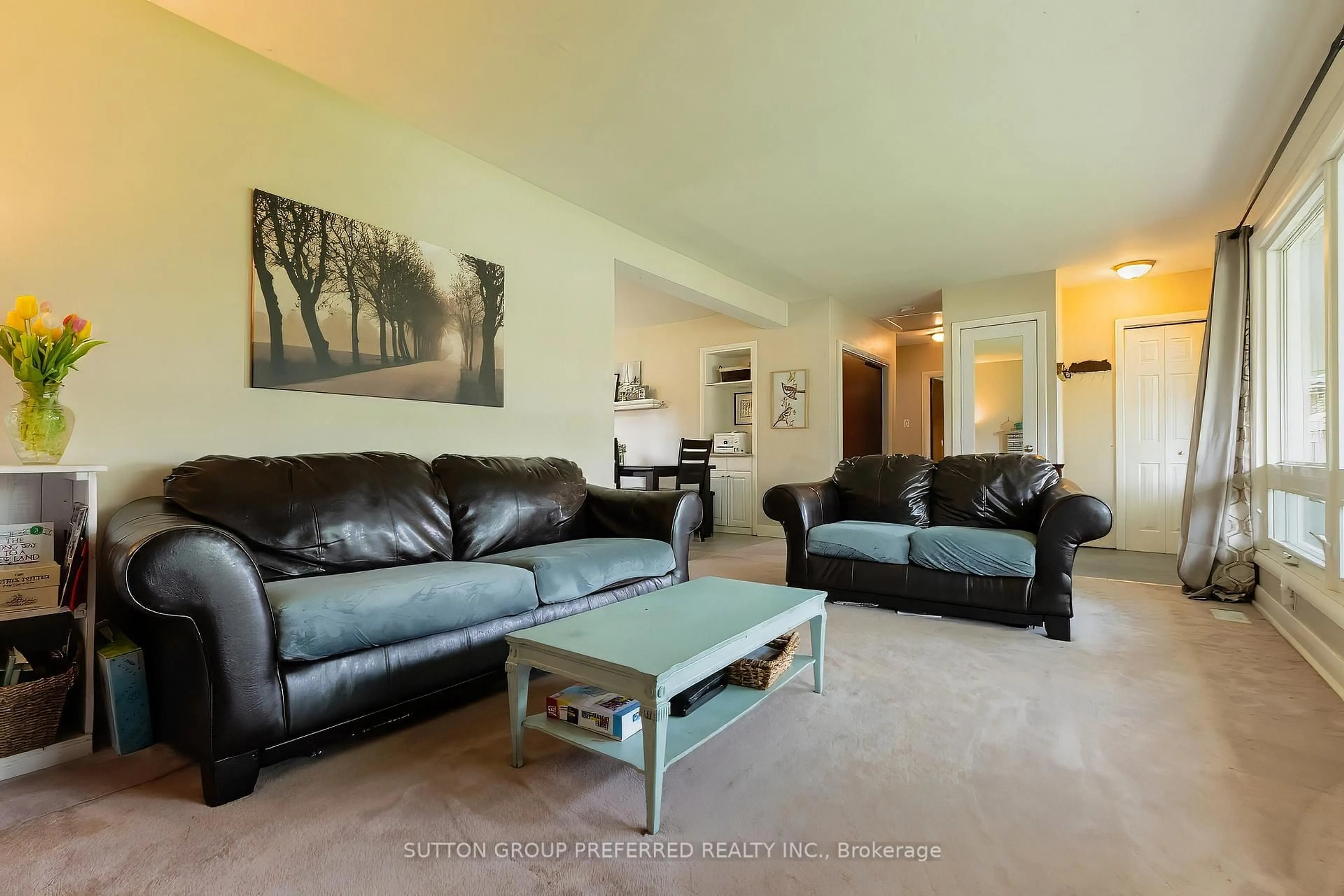 Living room with furniture, unknown for 3572 Catherine St, Thames Centre Ontario N0L 1G0