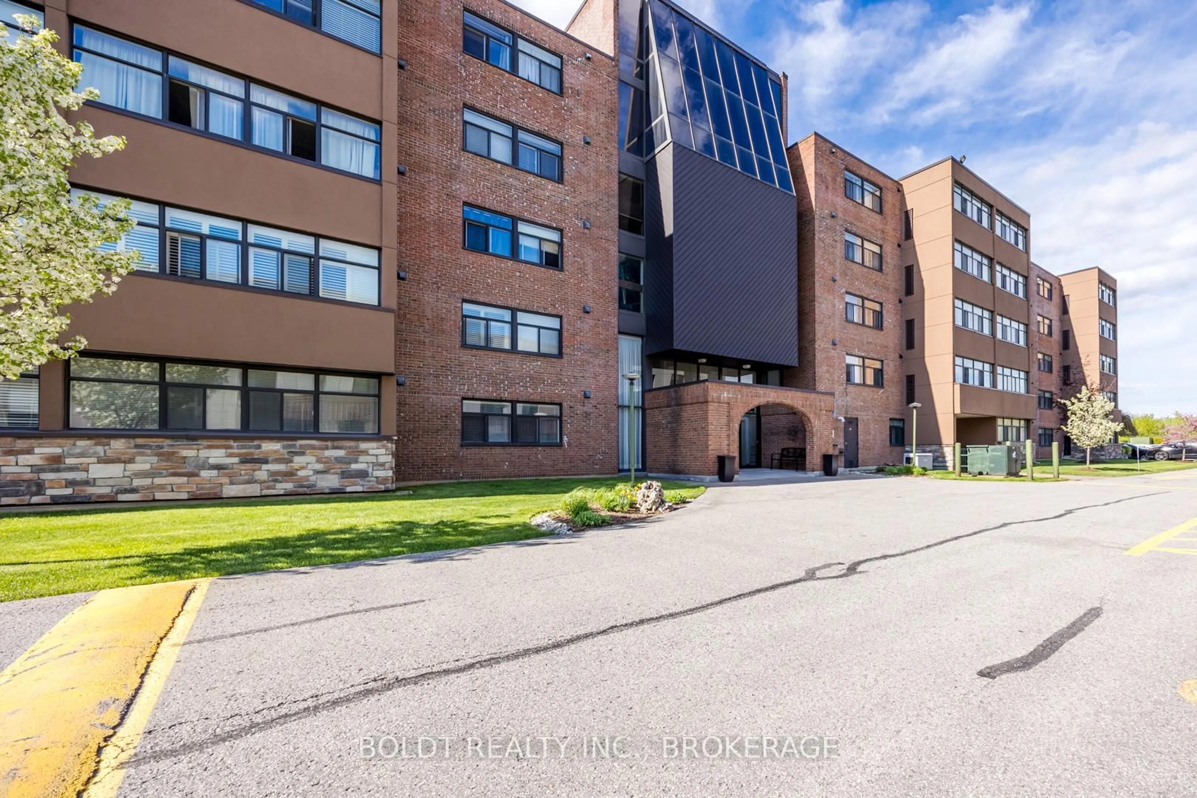 Unknown for 276 Oakdale Ave #308, St. Catharines Ontario L2P 3S5