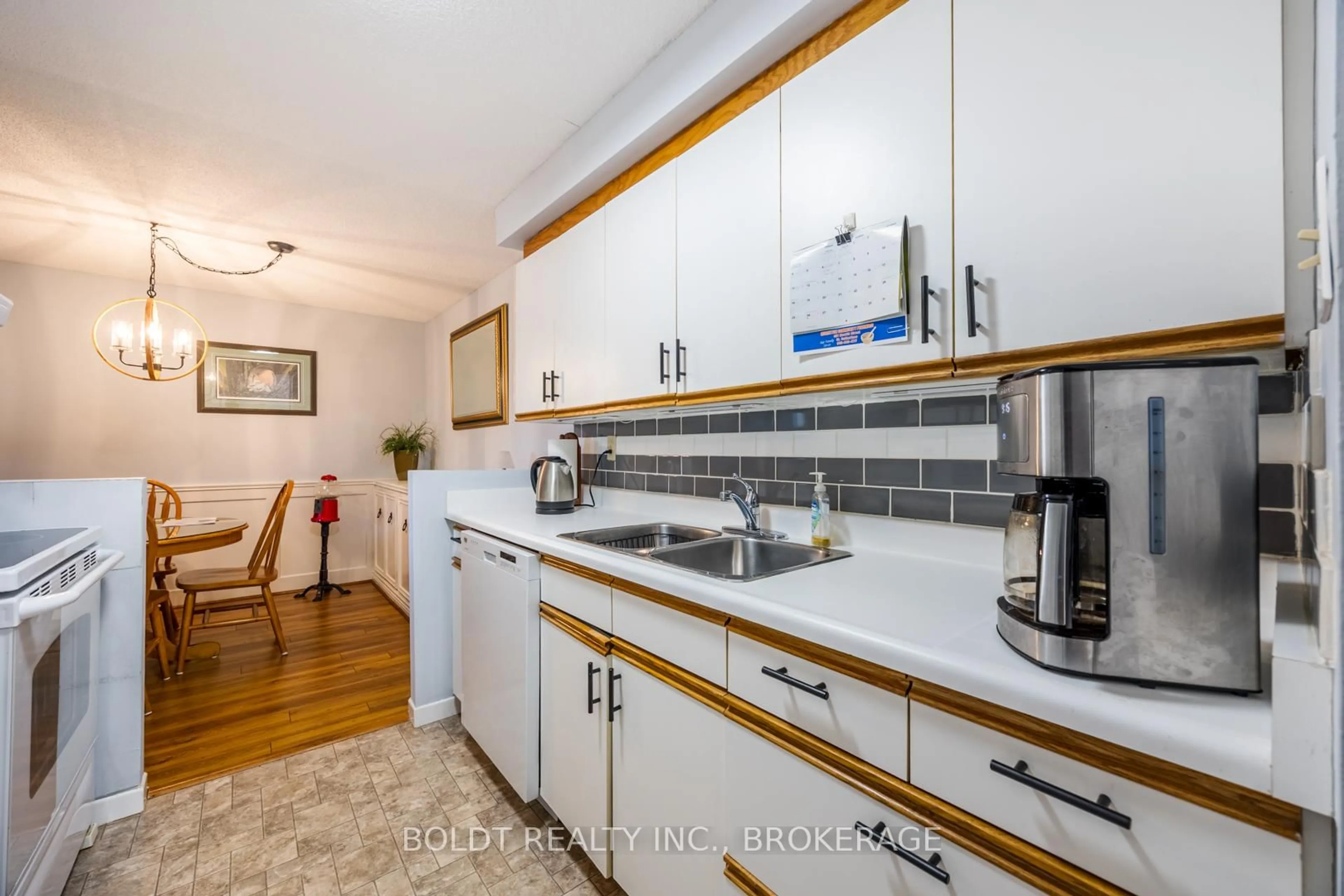 Standard kitchen, unknown for 276 Oakdale Ave #308, St. Catharines Ontario L2P 3S5
