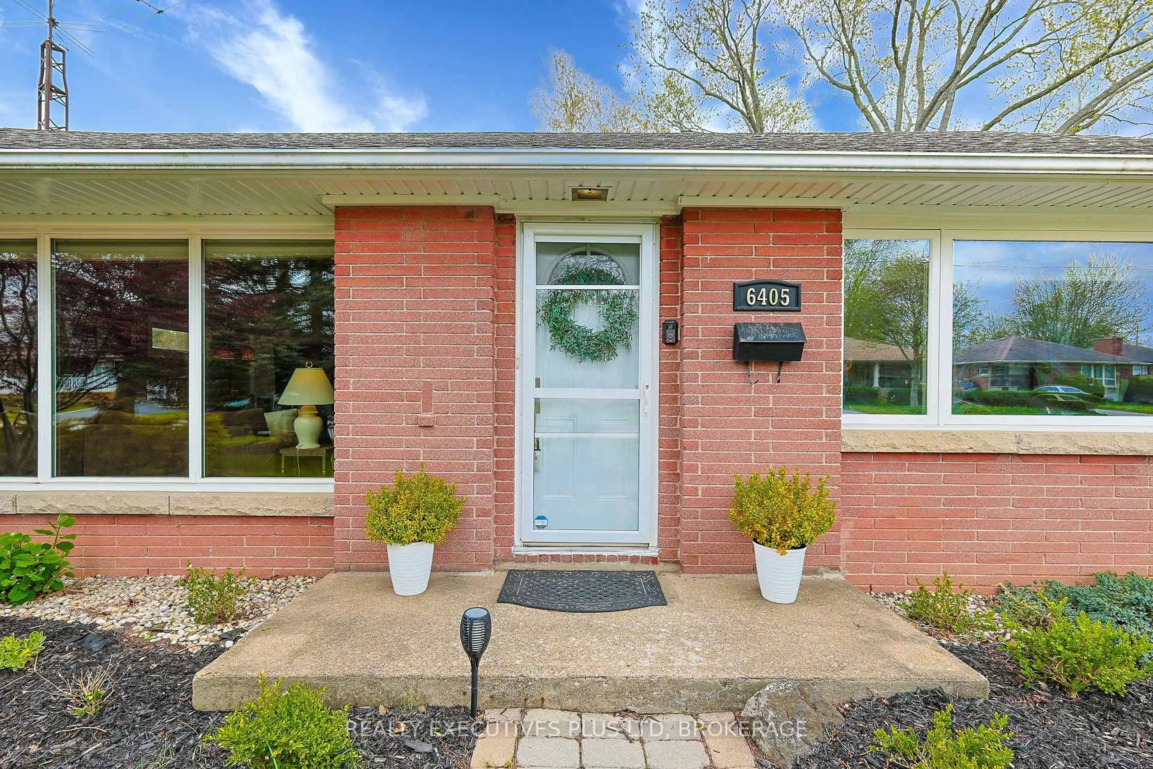 Home with brick exterior material, street for 6405 ATLEE St, Niagara Falls Ontario L2G 2W7