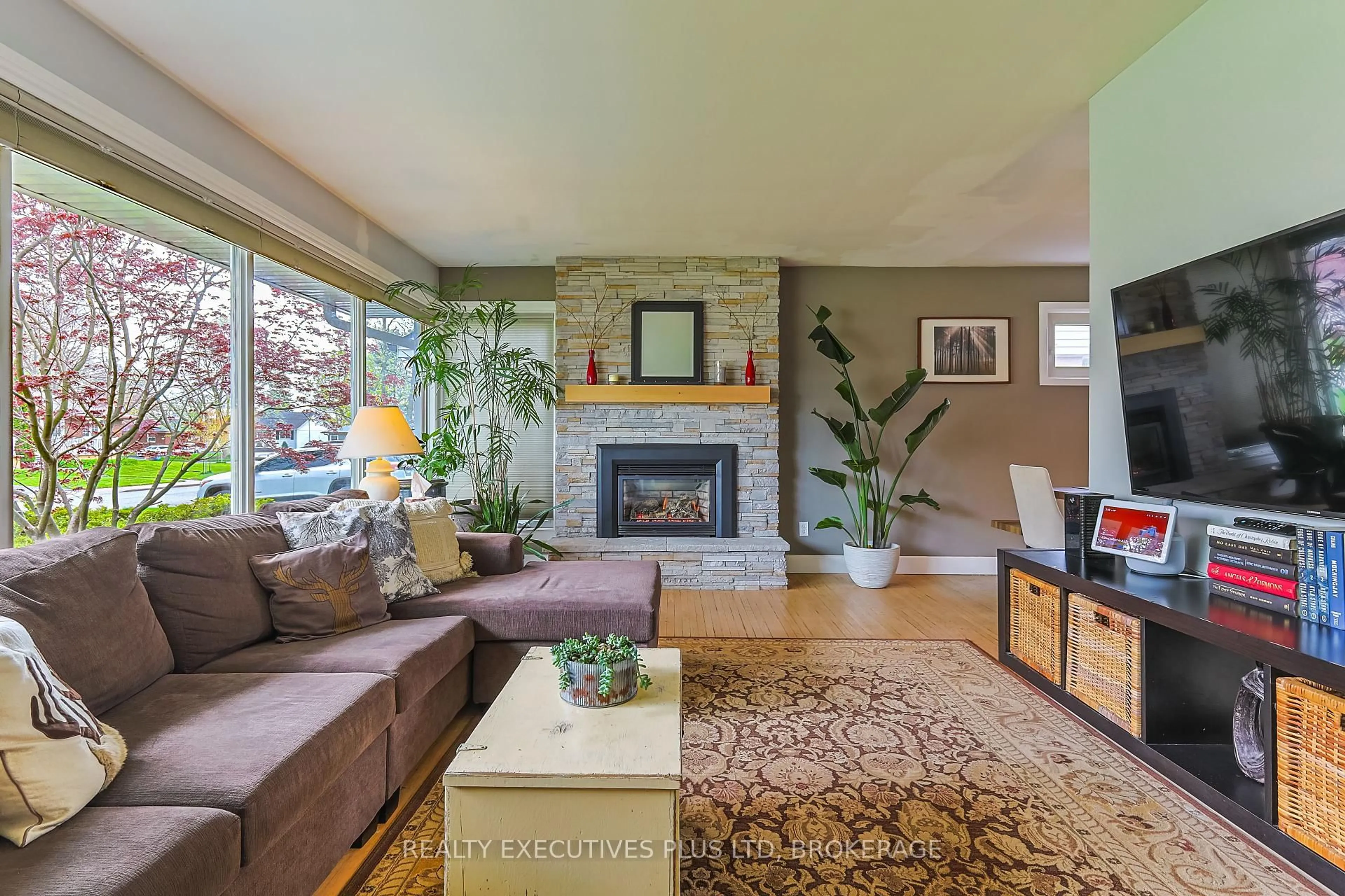 Living room with furniture, unknown for 6405 ATLEE St, Niagara Falls Ontario L2G 2W7