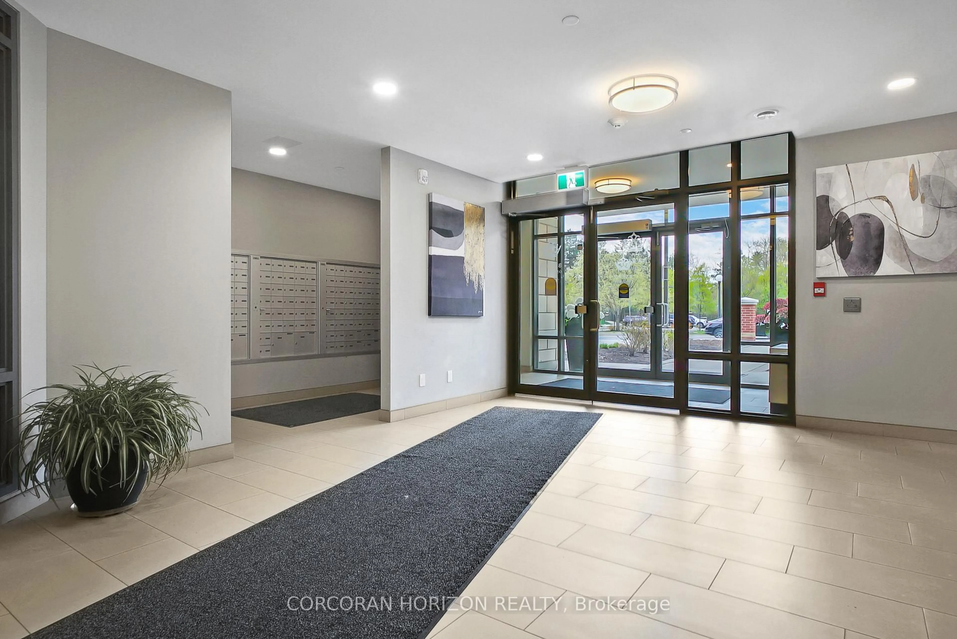 Indoor foyer for 399 Queen St #213, Kitchener Ontario N2G 1W6