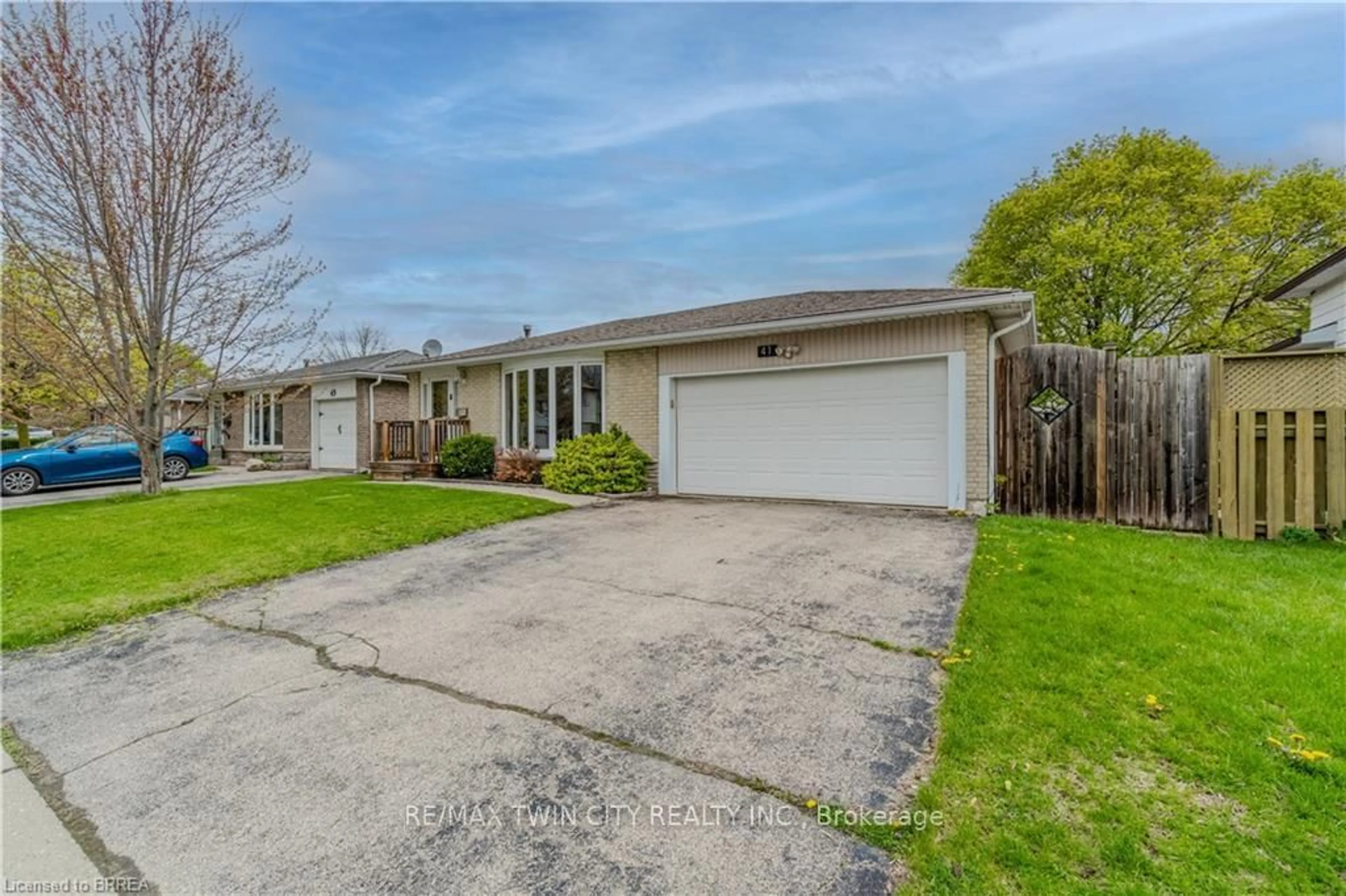 A pic from outside/outdoor area/front of a property/back of a property/a pic from drone, street for 41 Forest Dr, Brant Ontario N3L 3M1