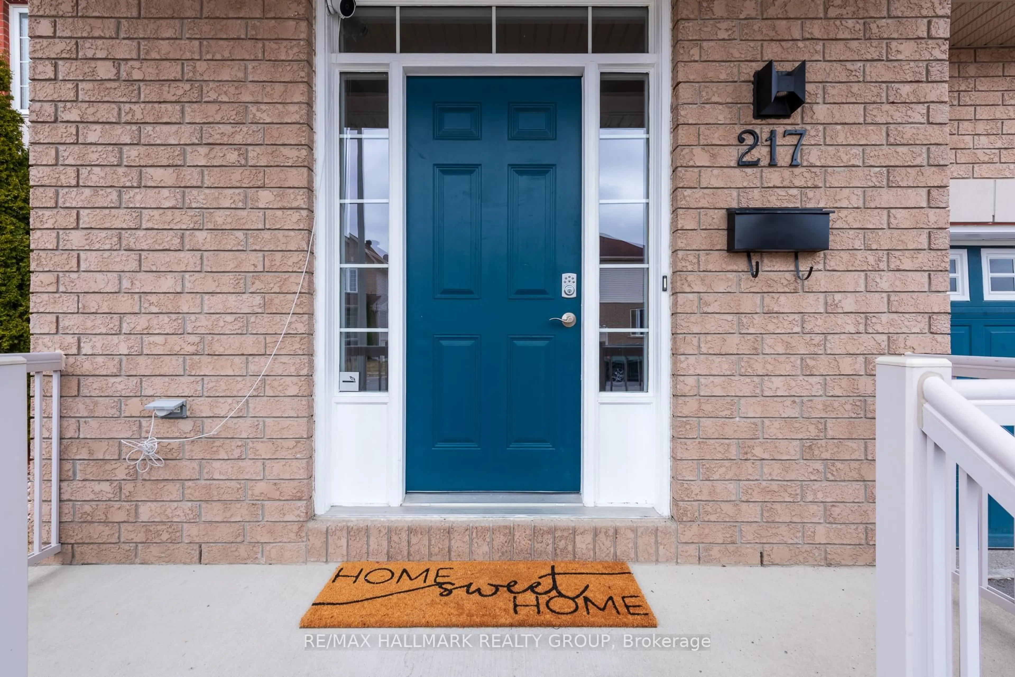 Indoor entryway for 217 Fountainhead Dr, Ottawa Ontario K1W 0C2