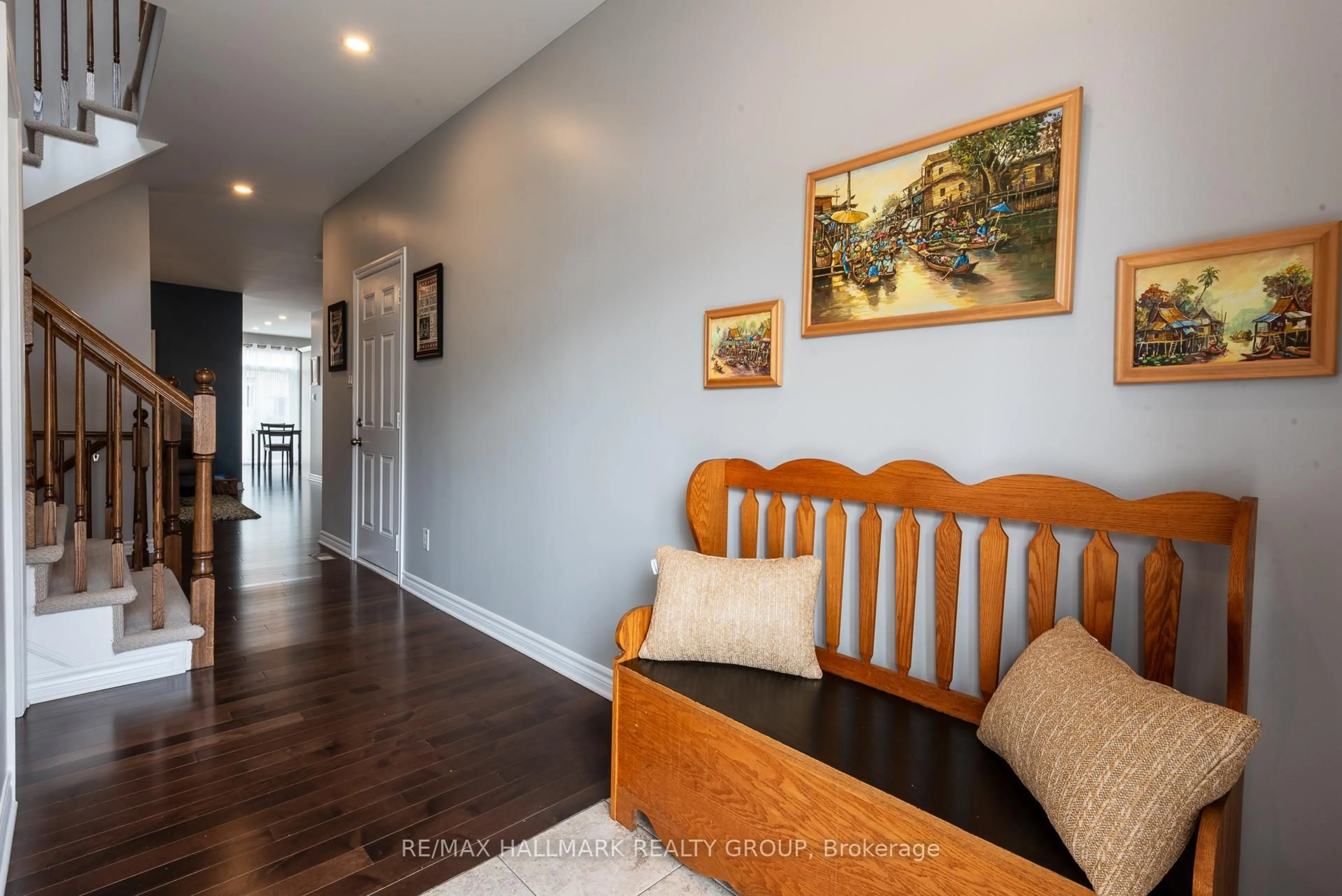 Indoor entryway for 217 Fountainhead Dr, Ottawa Ontario K1W 0C2