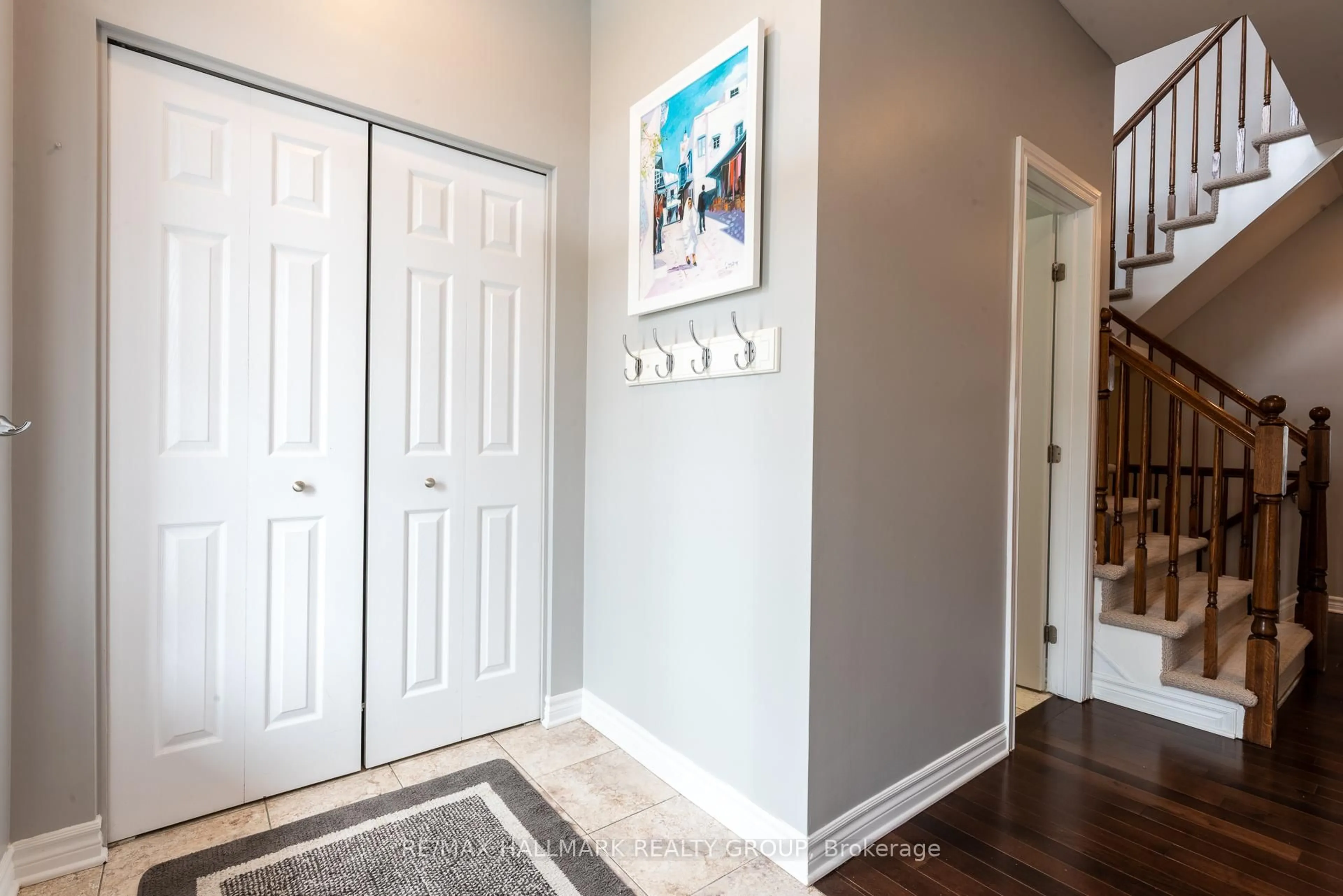 Indoor entryway for 217 Fountainhead Dr, Ottawa Ontario K1W 0C2