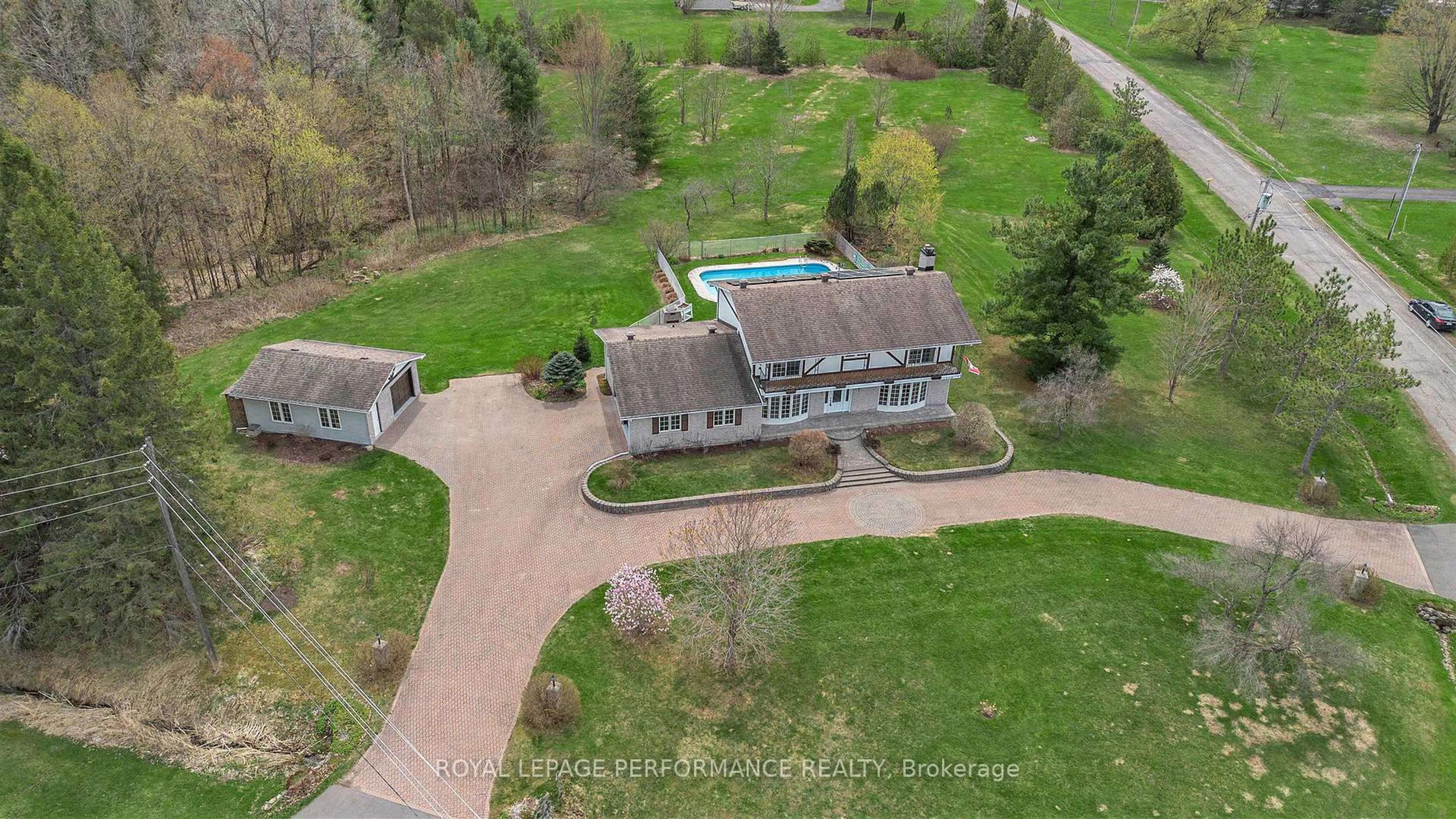 A pic from outside/outdoor area/front of a property/back of a property/a pic from drone, unknown for 1500 Kinsella Dr, Ottawa Ontario K4C 1A9