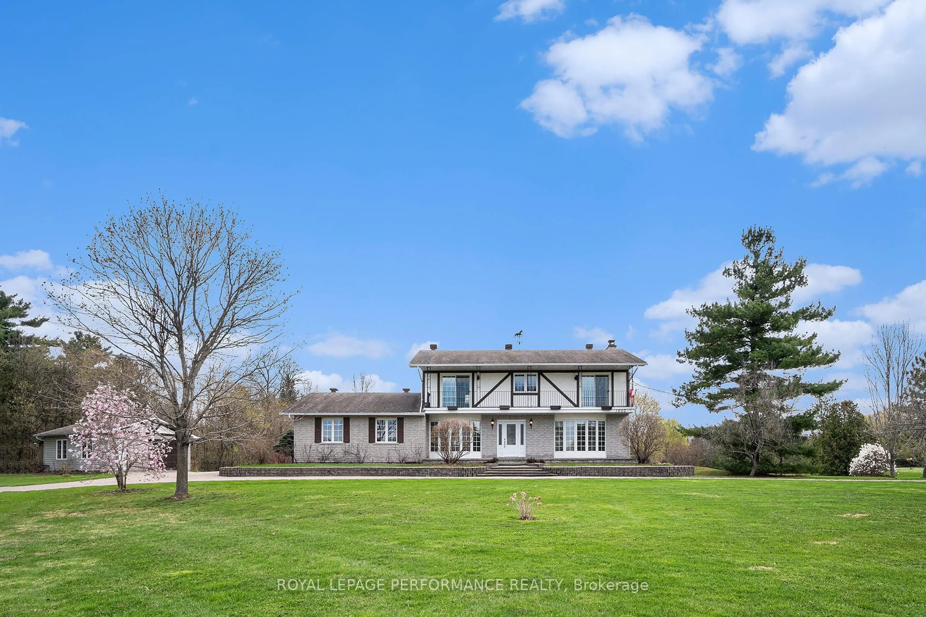 A pic from outside/outdoor area/front of a property/back of a property/a pic from drone, water/lake/river/ocean view for 1500 Kinsella Dr, Ottawa Ontario K4C 1A9