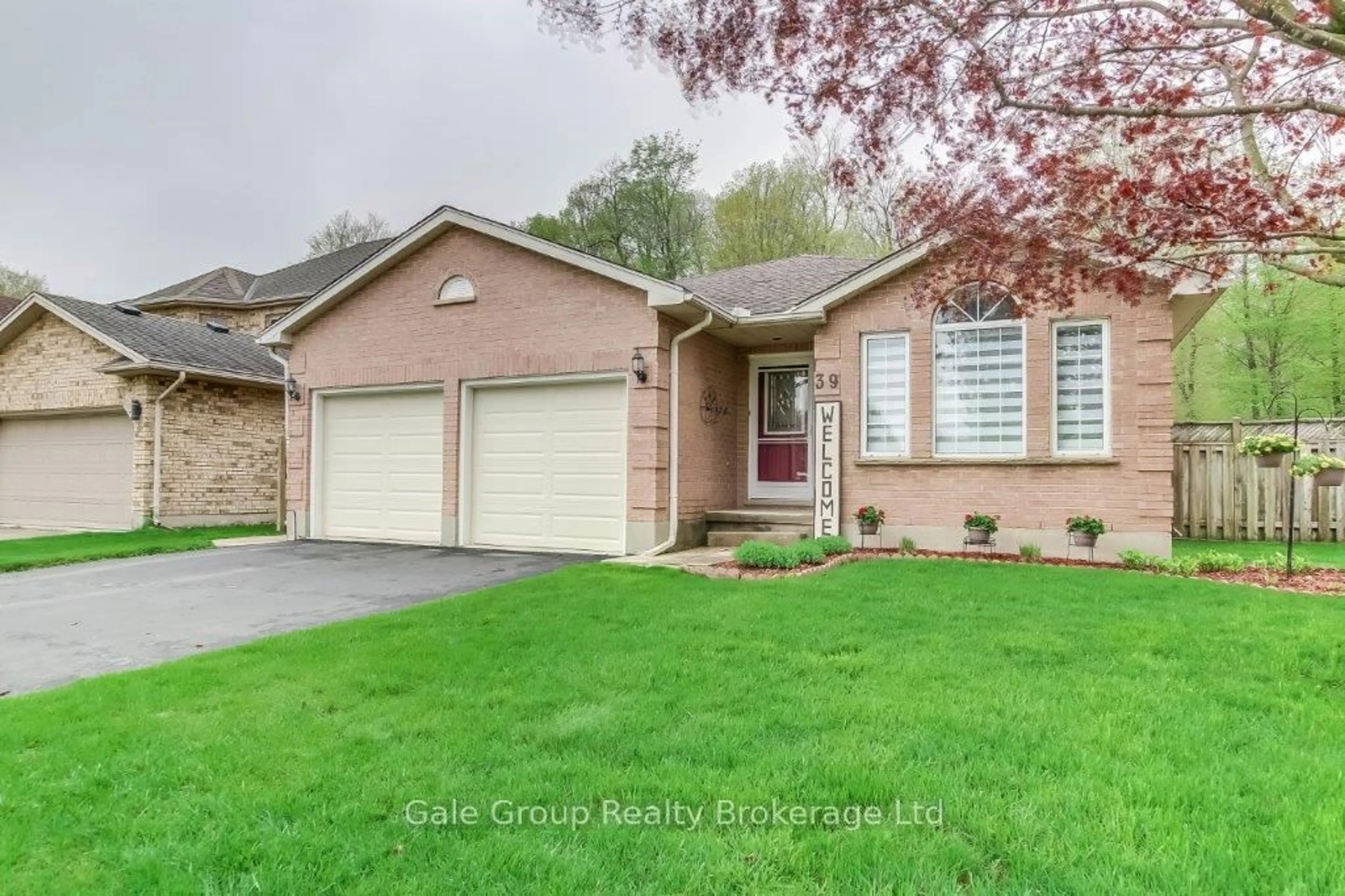 Home with brick exterior material, street for 39 Yarmouth Dr, London East Ontario N5V 4T8