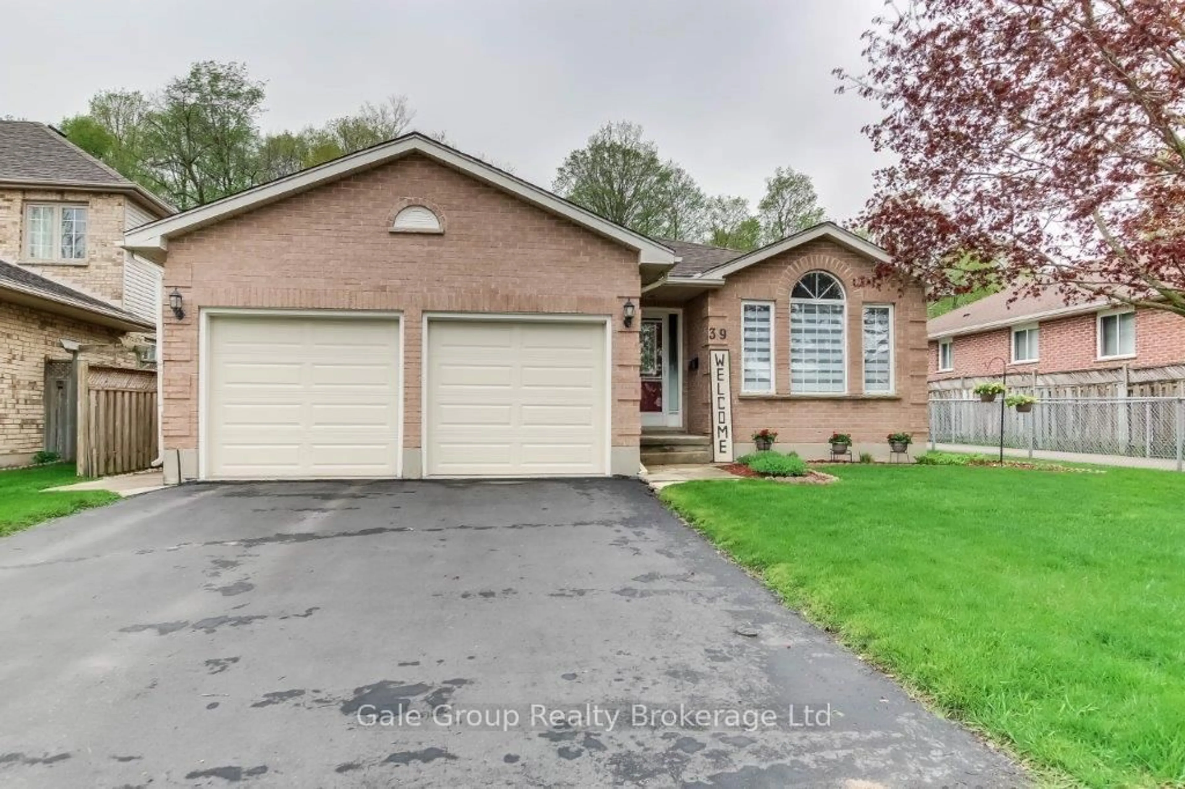 Home with brick exterior material, street for 39 Yarmouth Dr, London East Ontario N5V 4T8