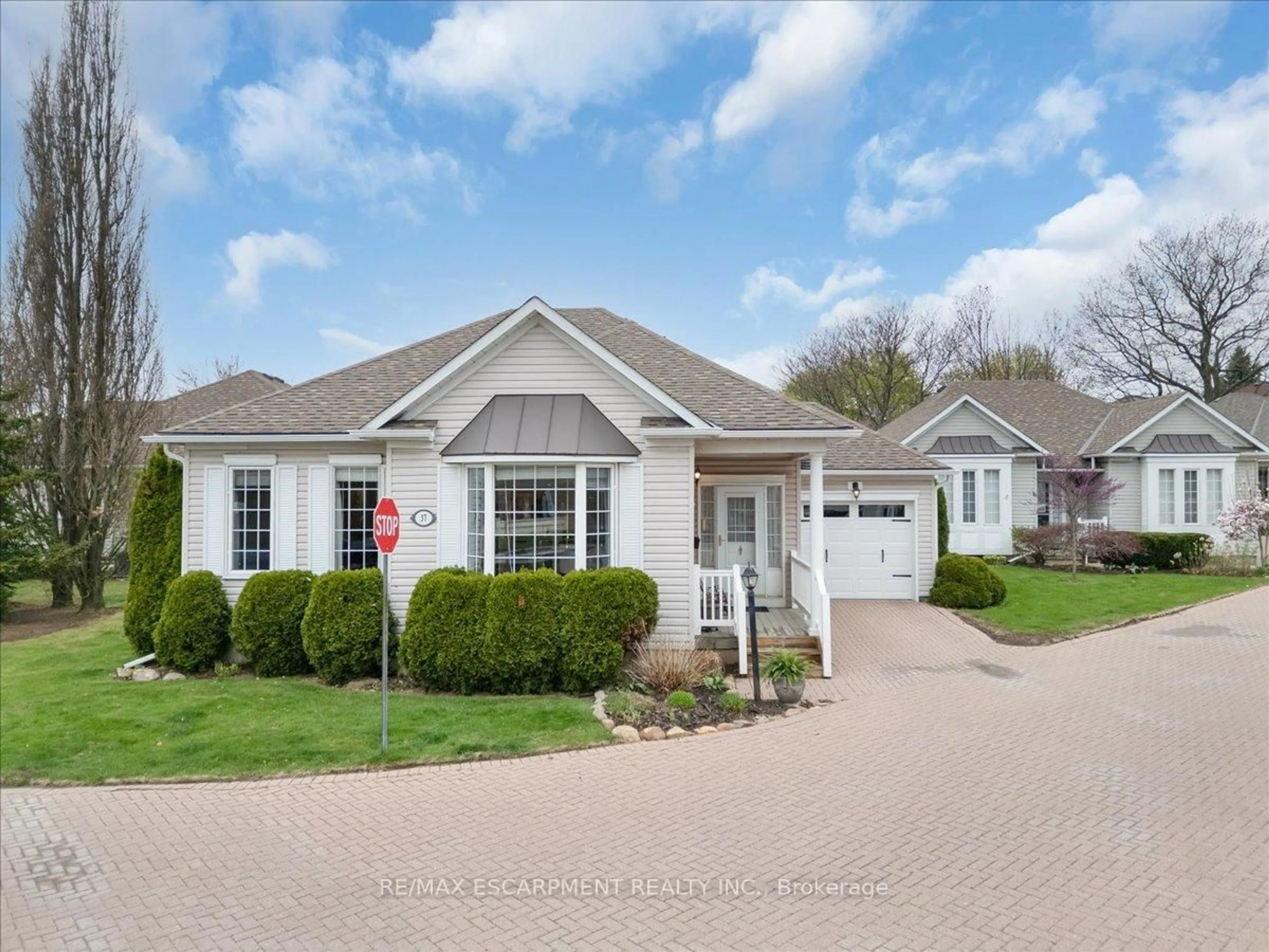 Home with vinyl exterior material, street for 37 SILVERBIRCH Blvd, Hamilton Ontario L0R 1W0