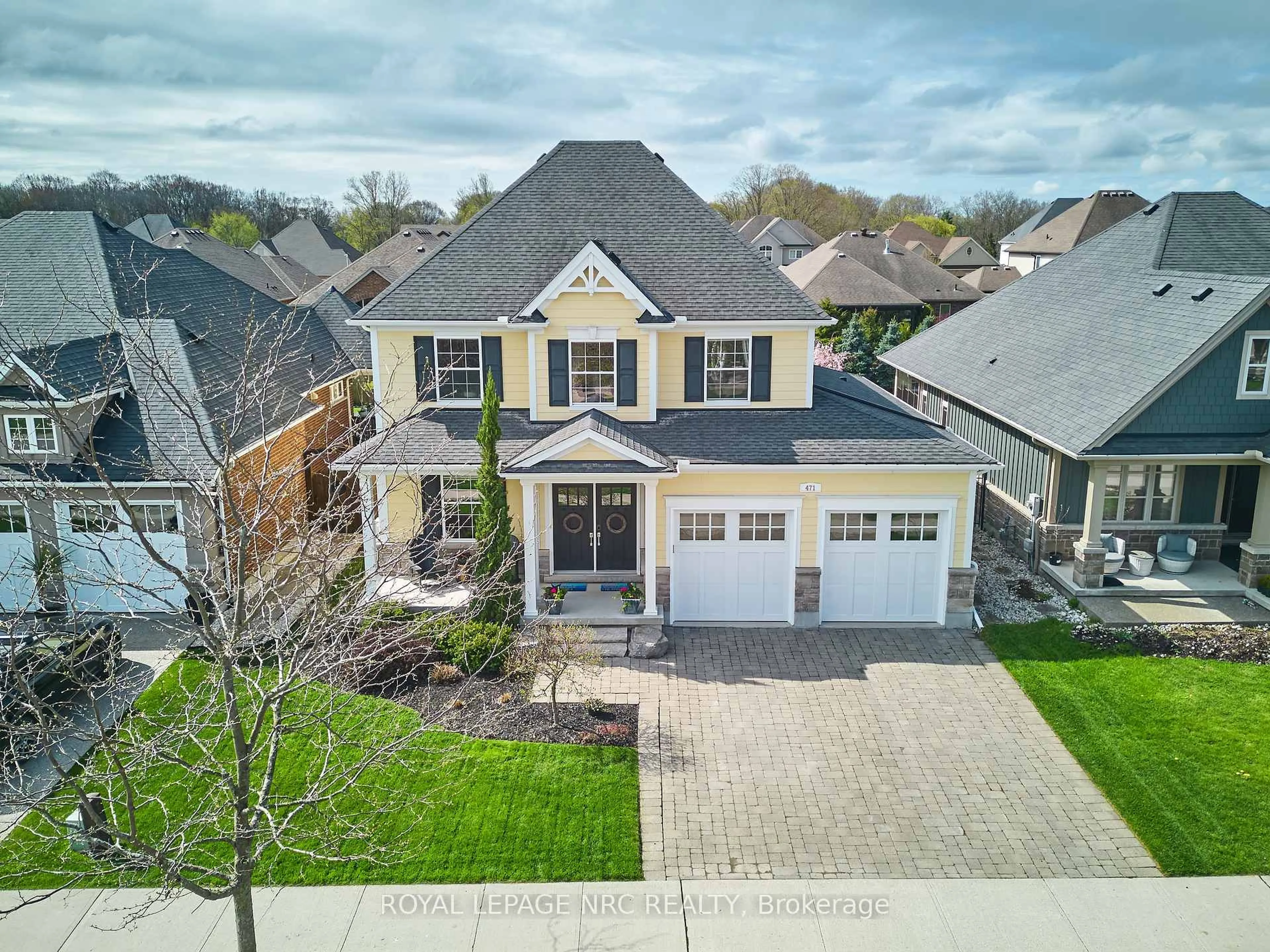 A pic from outside/outdoor area/front of a property/back of a property/a pic from drone, street for 471 Gaiser Rd, Welland Ontario L3C 0B9