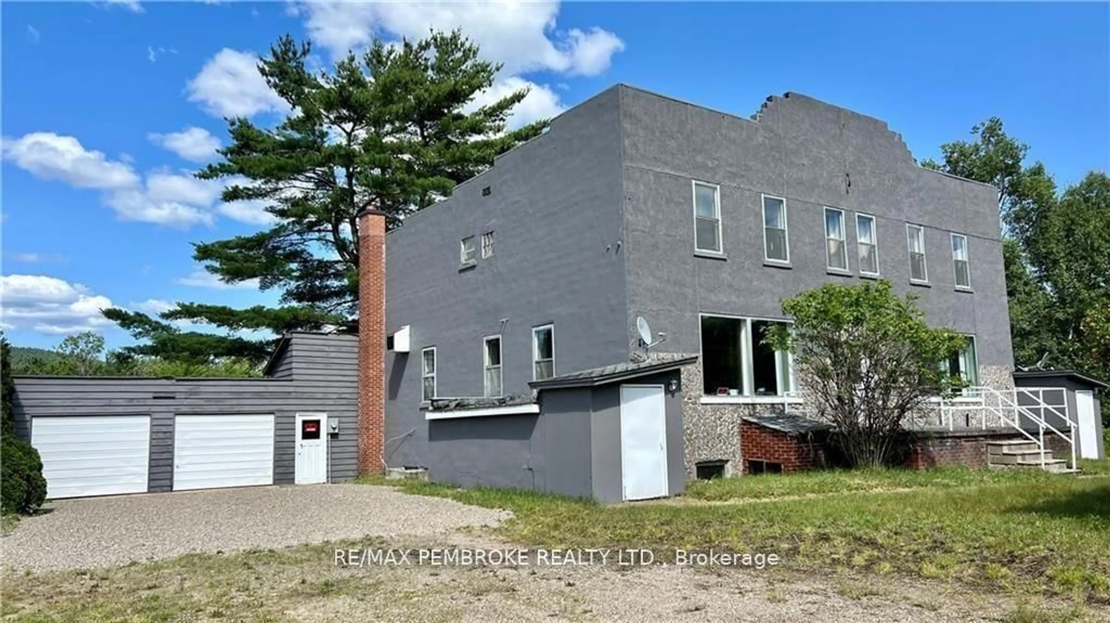 Home with brick exterior material, building for 40650 Highway 17 Highway, Stonecliffe Ontario K0J 2K0