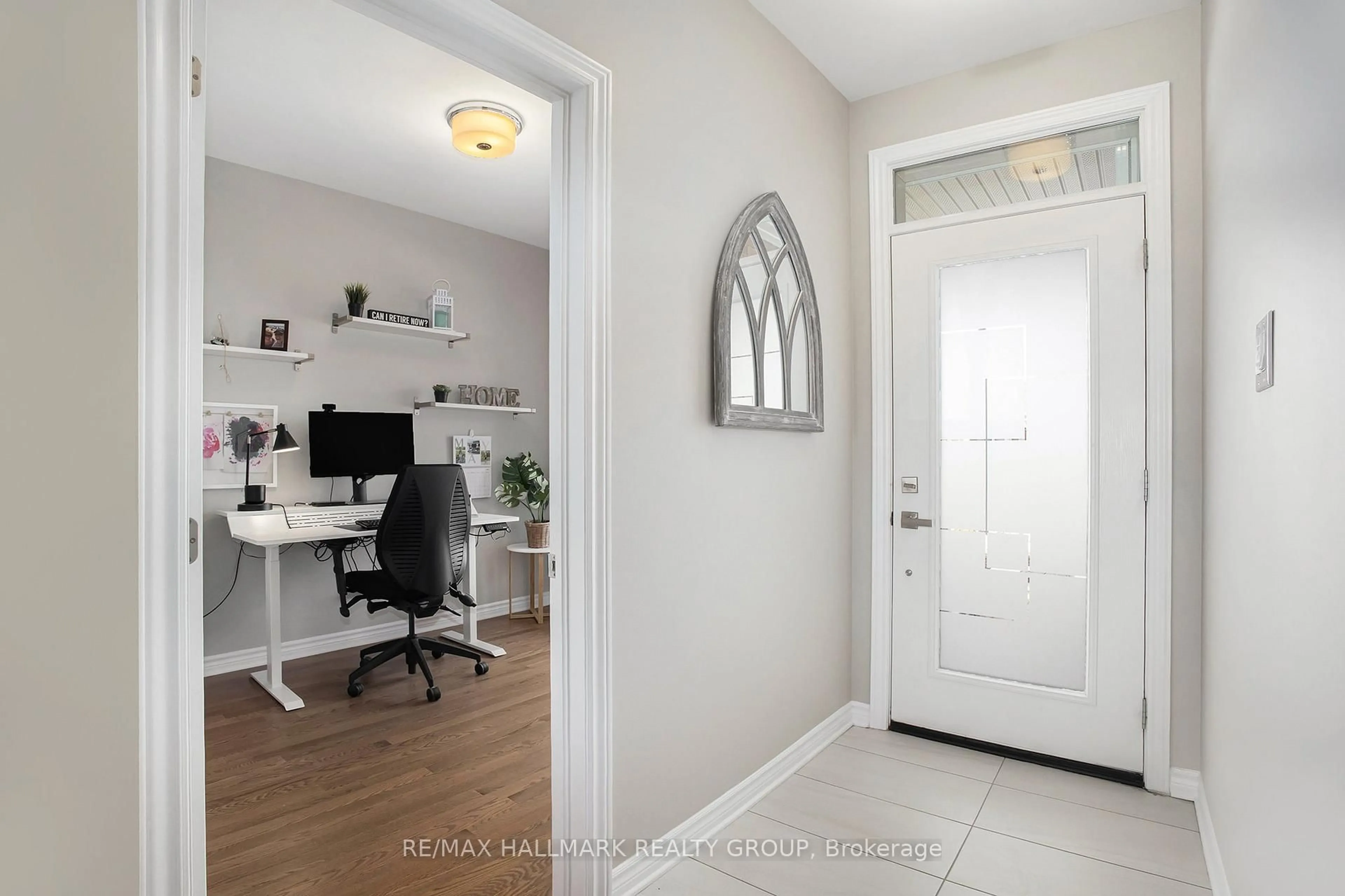 Indoor entryway for 86 Kayenta St, Ottawa Ontario K2S 2K7