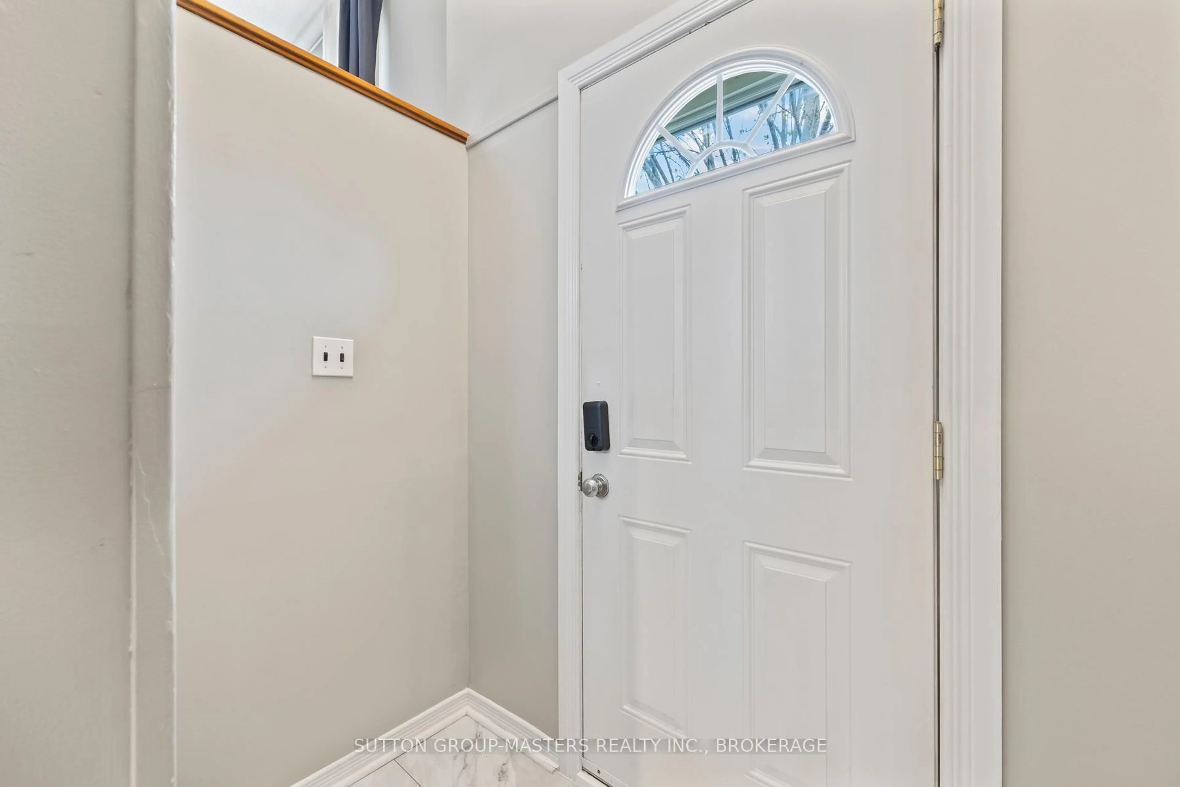 Indoor entryway for 128 Sherwood Ave, Loyalist Ontario K7N 1N8