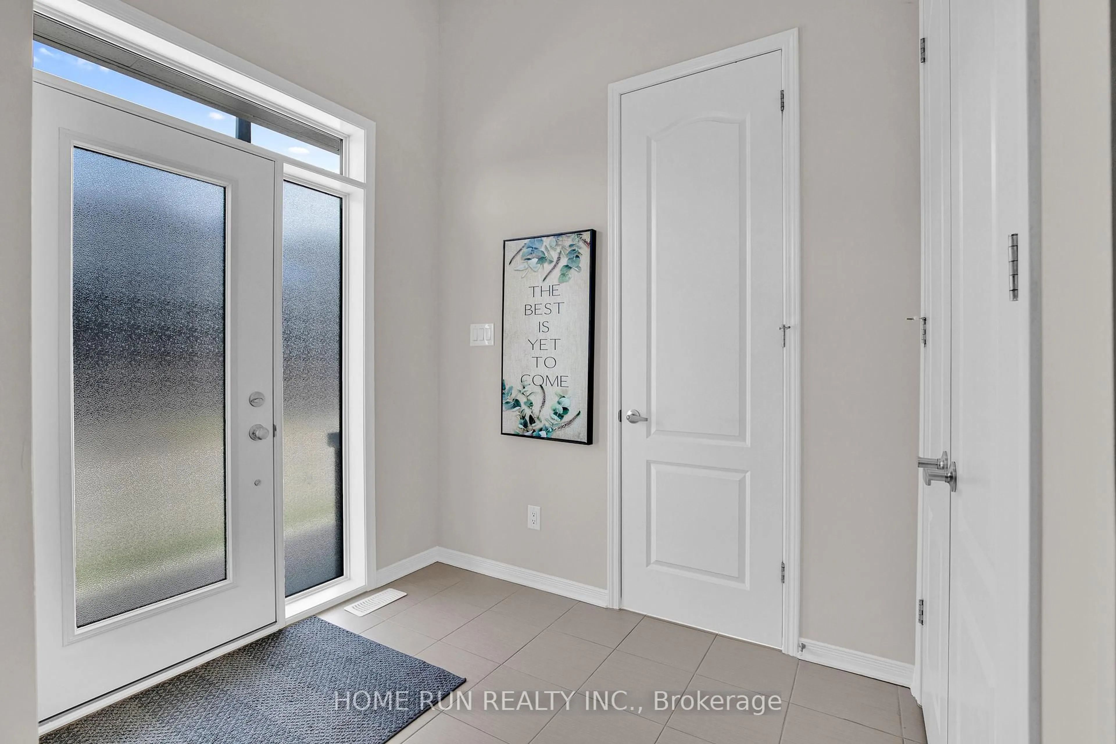 Indoor entryway for 569 Radiant Private, Ottawa Ontario K2M 0M7