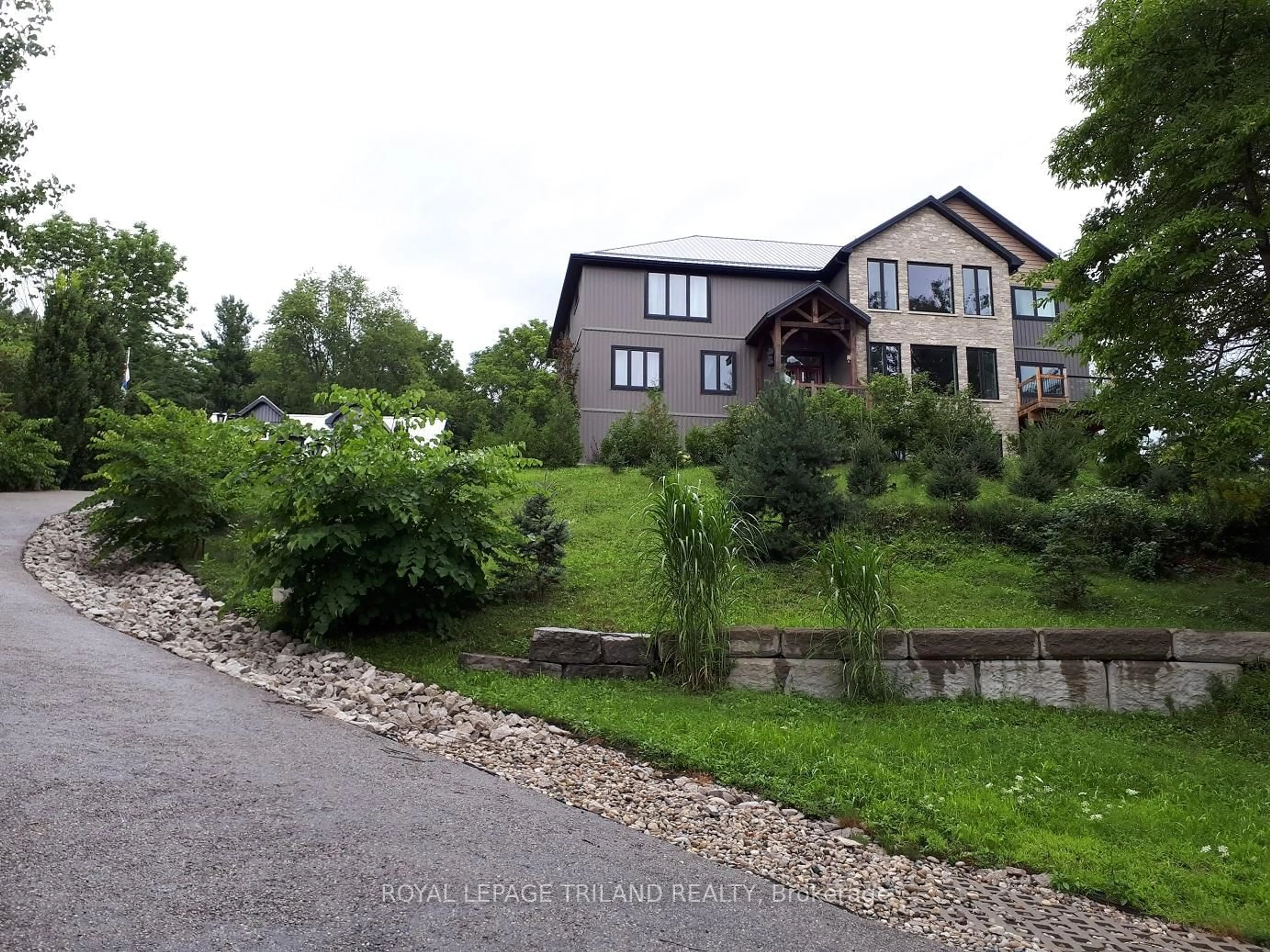 A pic from outside/outdoor area/front of a property/back of a property/a pic from drone, water/lake/river/ocean view for 4118 THOMAS Rd, Central Elgin Ontario N5L 1J2