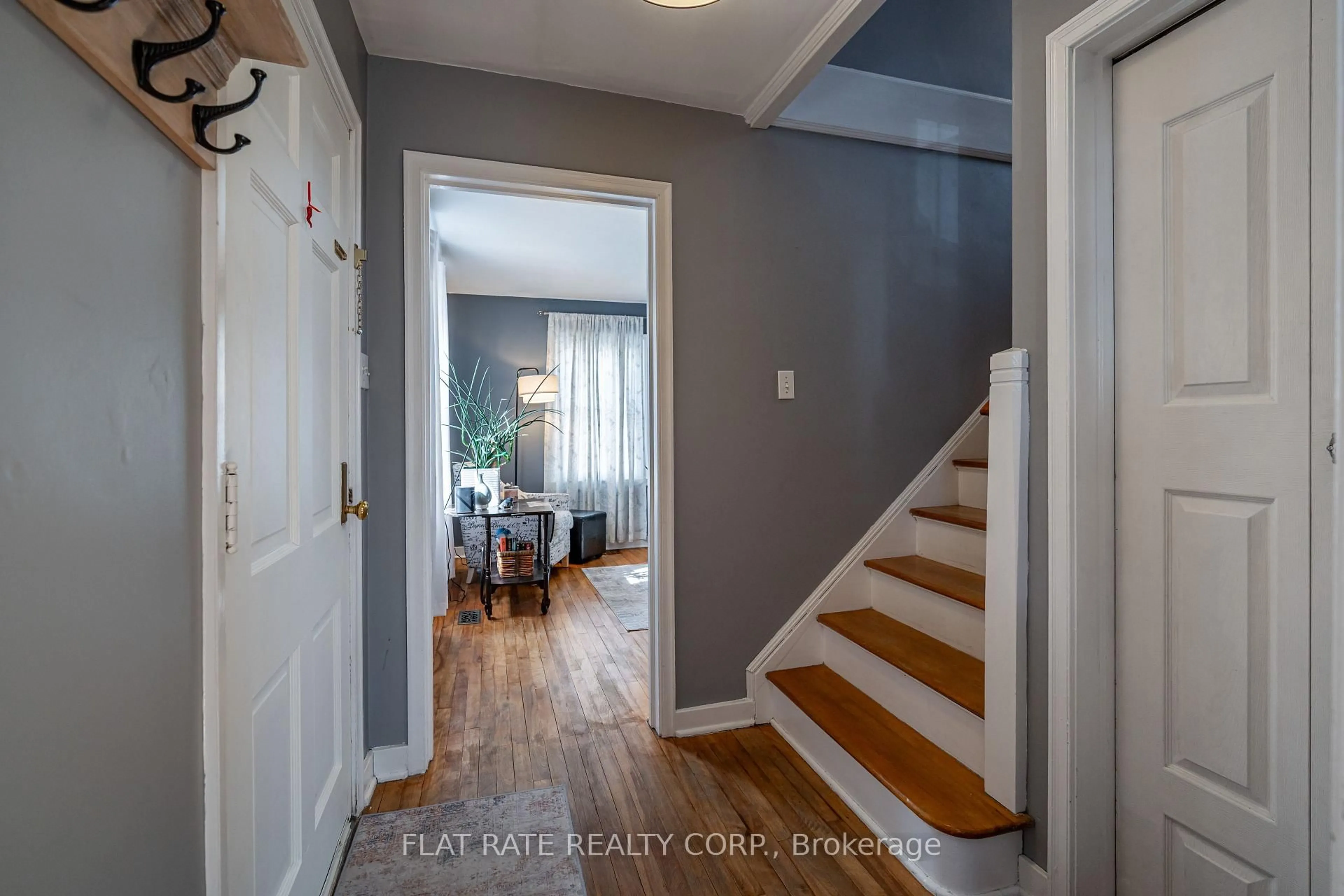 Indoor entryway for 306 MASON Ave, Peterborough Ontario K9H 4W5