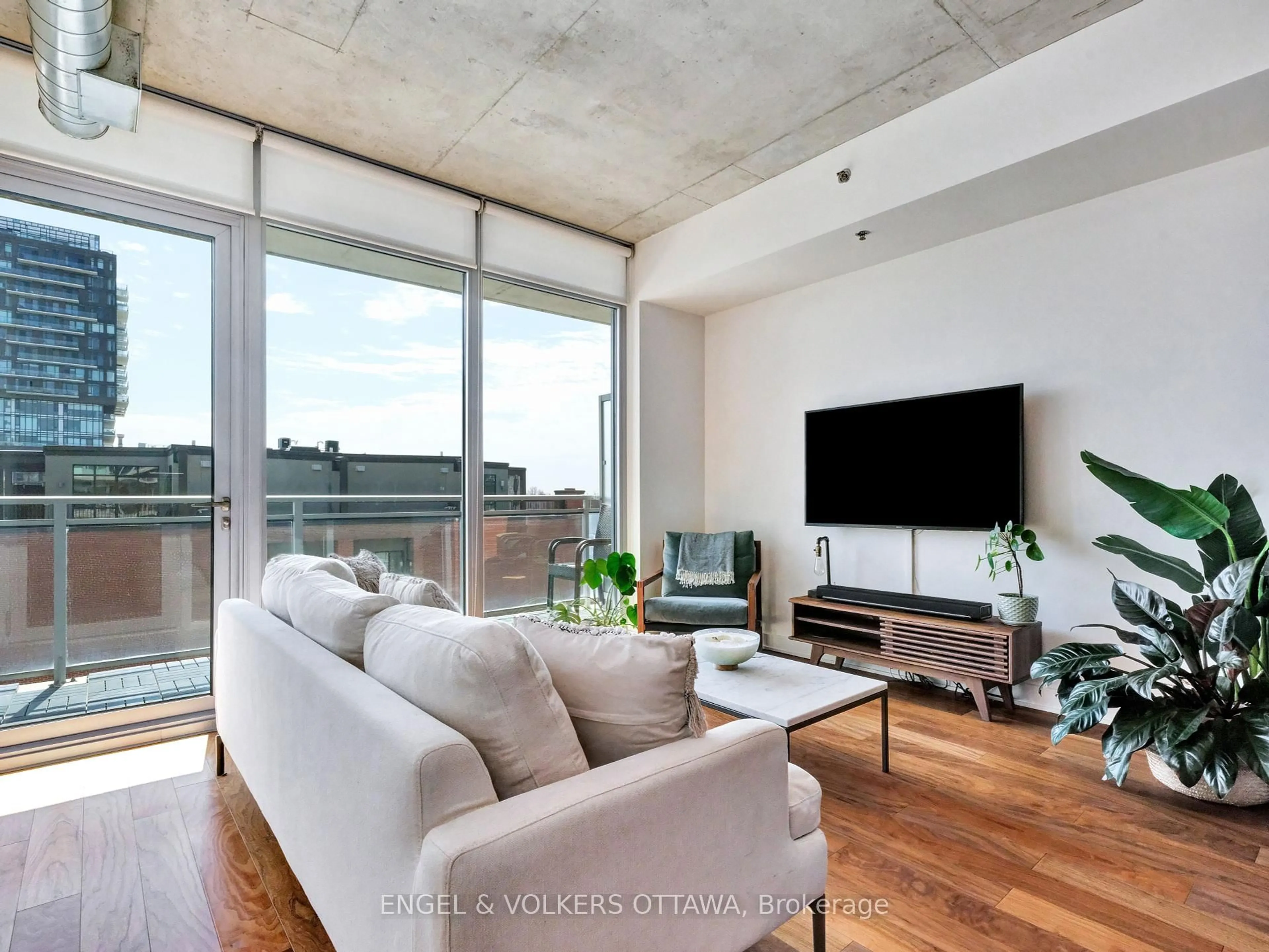 Living room with furniture, cement floor for 360 McLeod St #516, Ottawa Ontario K2P 1A9