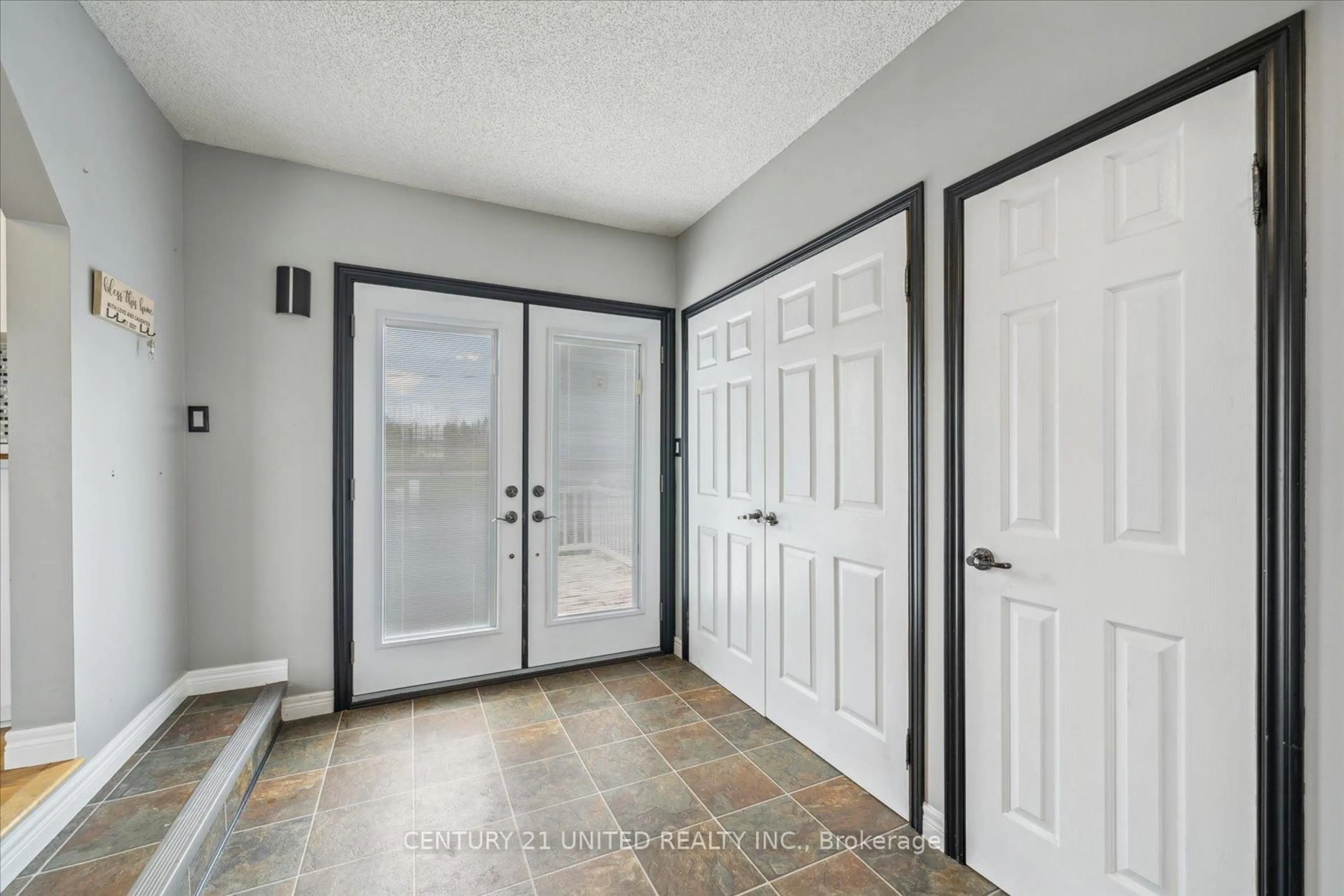 Indoor entryway for 128 Pearns Rd, Kawartha Lakes Ontario K0M 1N0