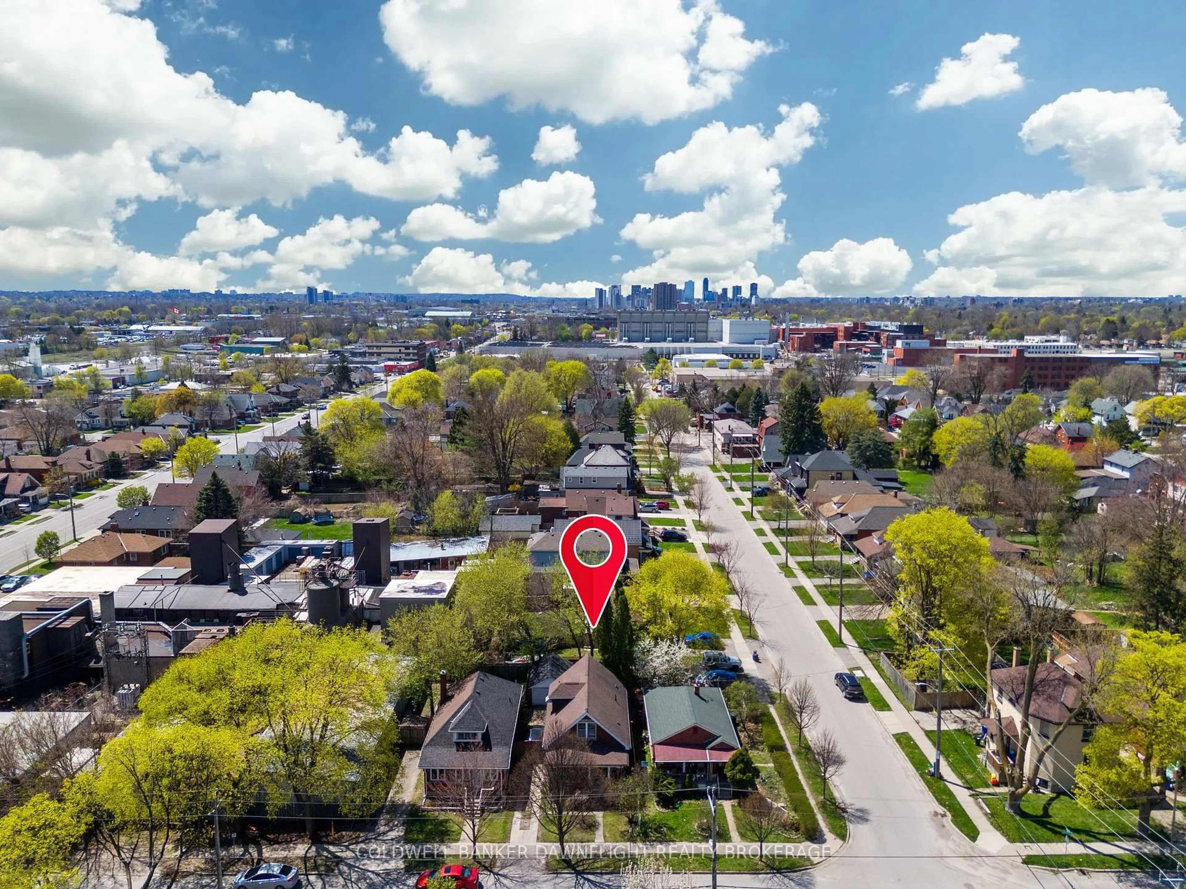 A pic from outside/outdoor area/front of a property/back of a property/a pic from drone, city buildings view from balcony for 343 Oakland Ave, London East Ontario N5W 4J7