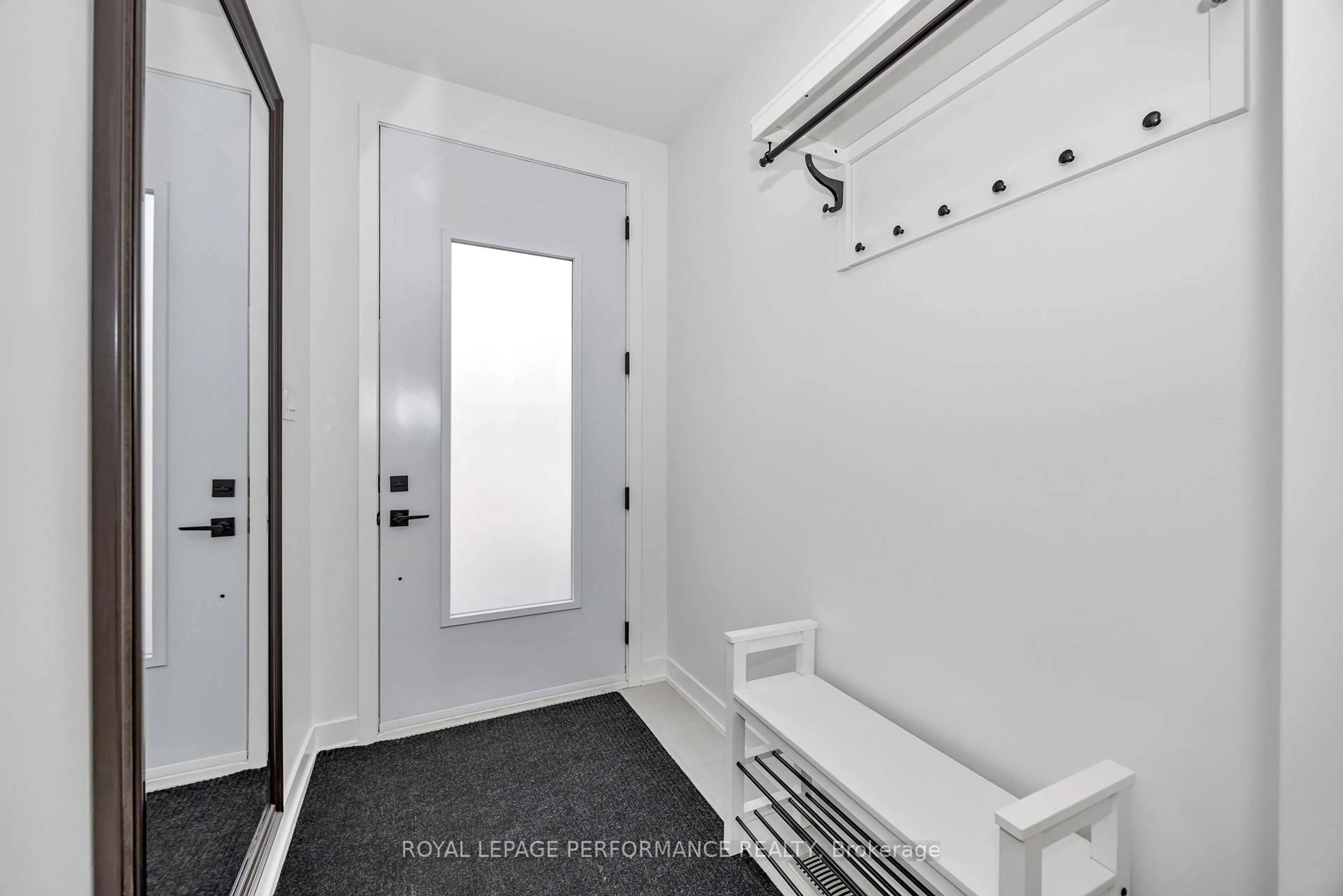 Indoor entryway for 80 Dagmar Ave, Ottawa Ontario K1L 5T4