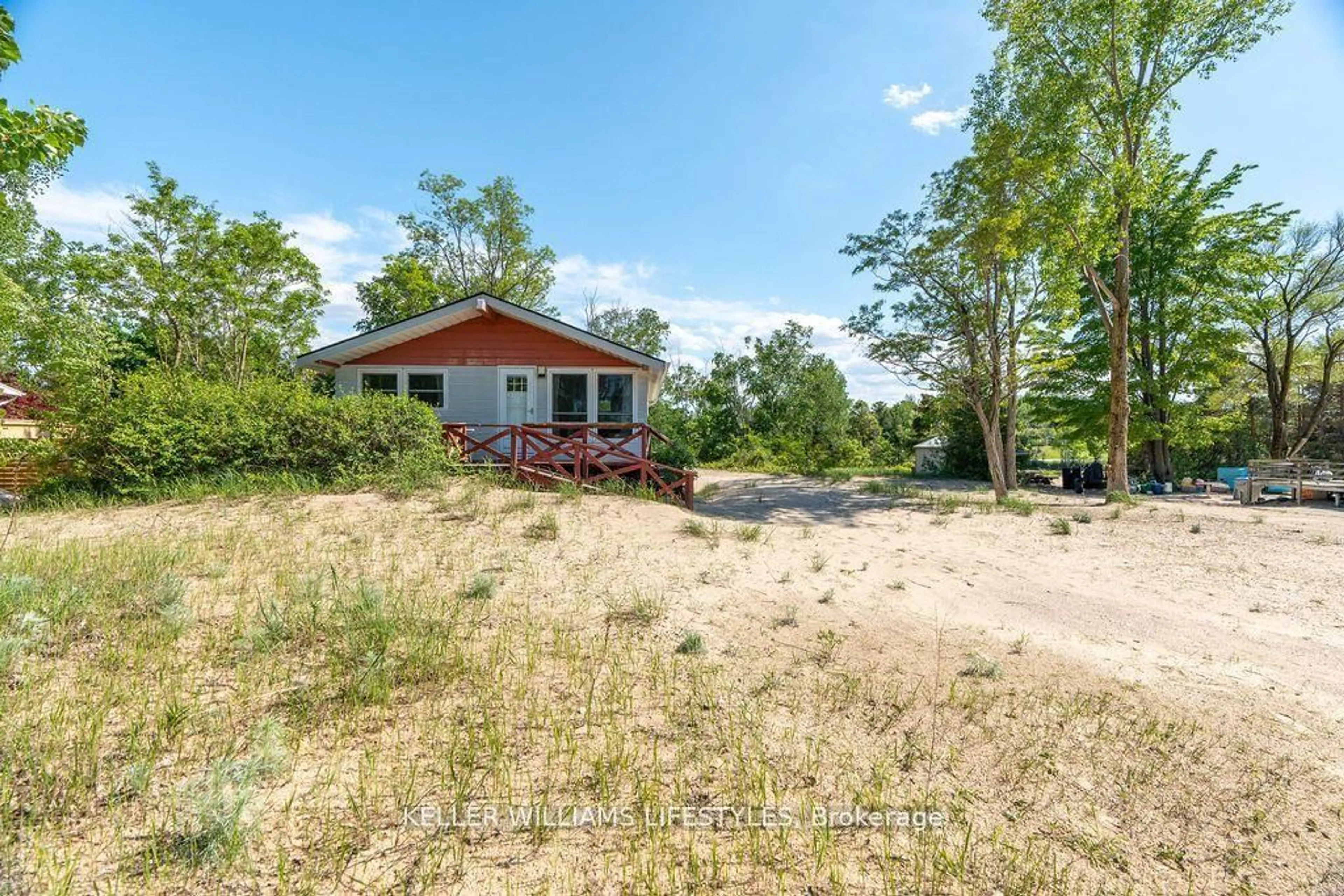 A pic from outside/outdoor area/front of a property/back of a property/a pic from drone, unknown for 7403 SANDERSON Rd, Lambton Shores Ontario N0M 2L0