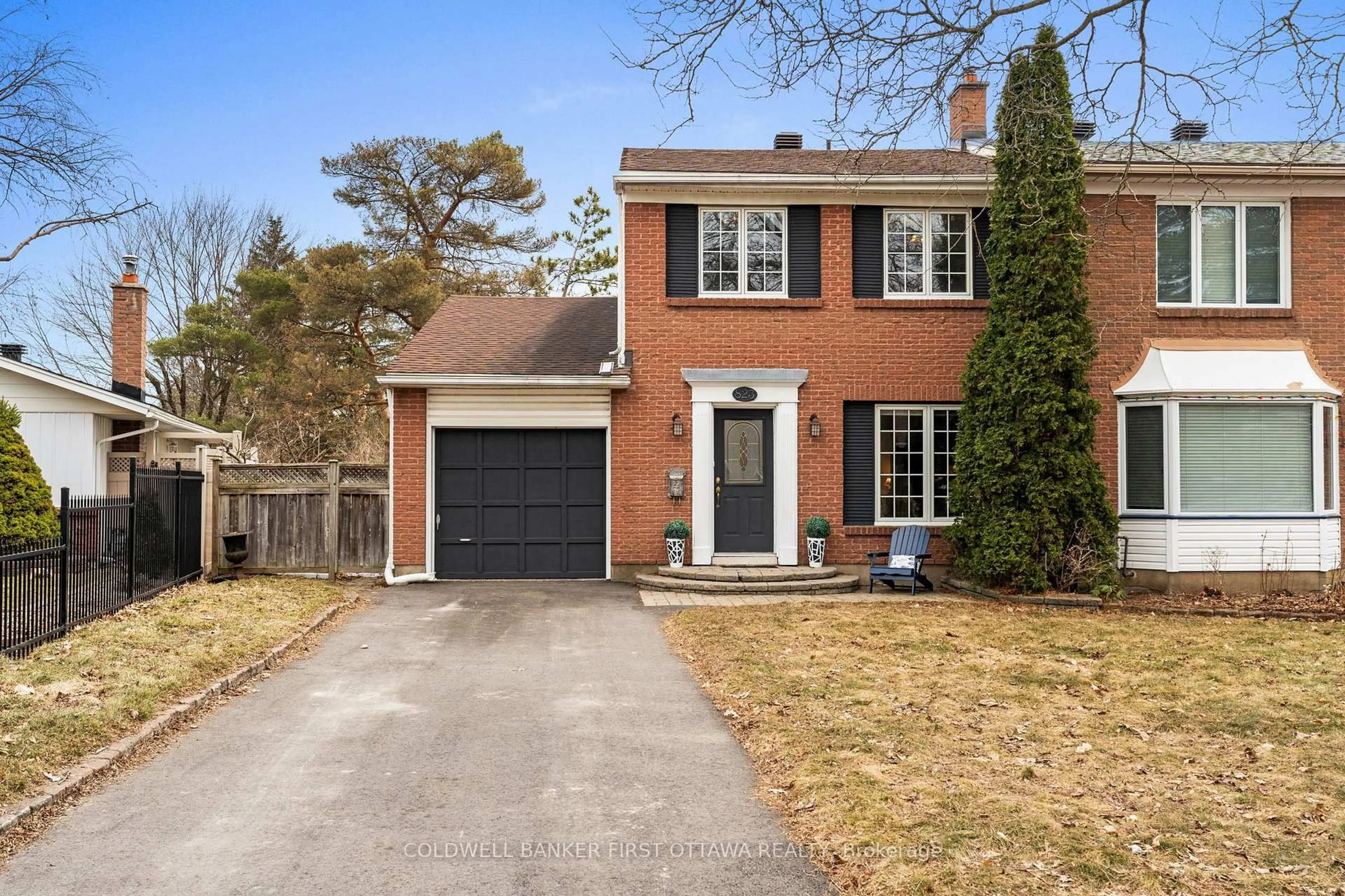 Home with brick exterior material, street for 823 Eastvale Dr, Ottawa Ontario K1J 6Z9