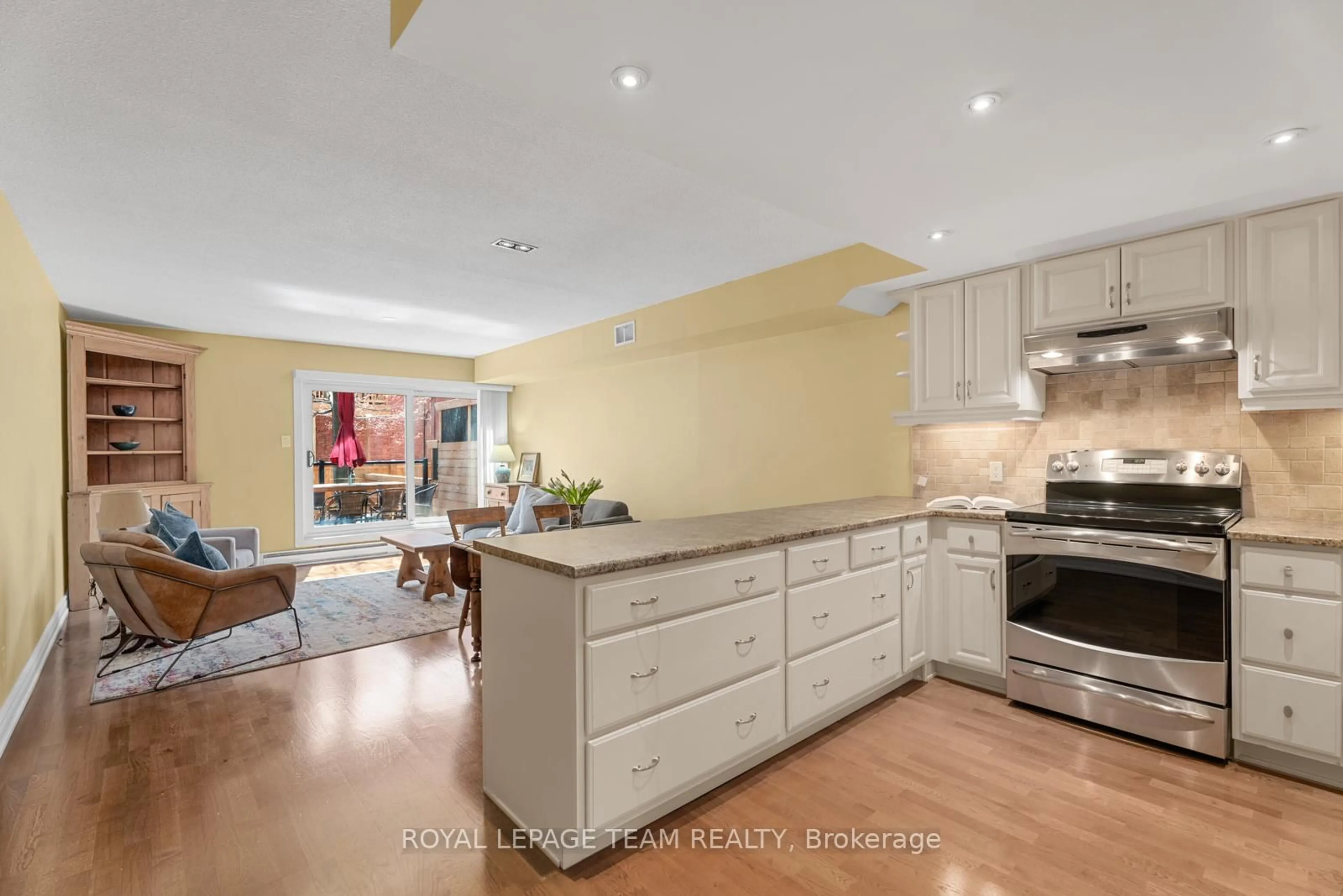 Open concept kitchen, ceramic/tile floor for 74 Somerset St #2, Ottawa Ontario K2P 0H5