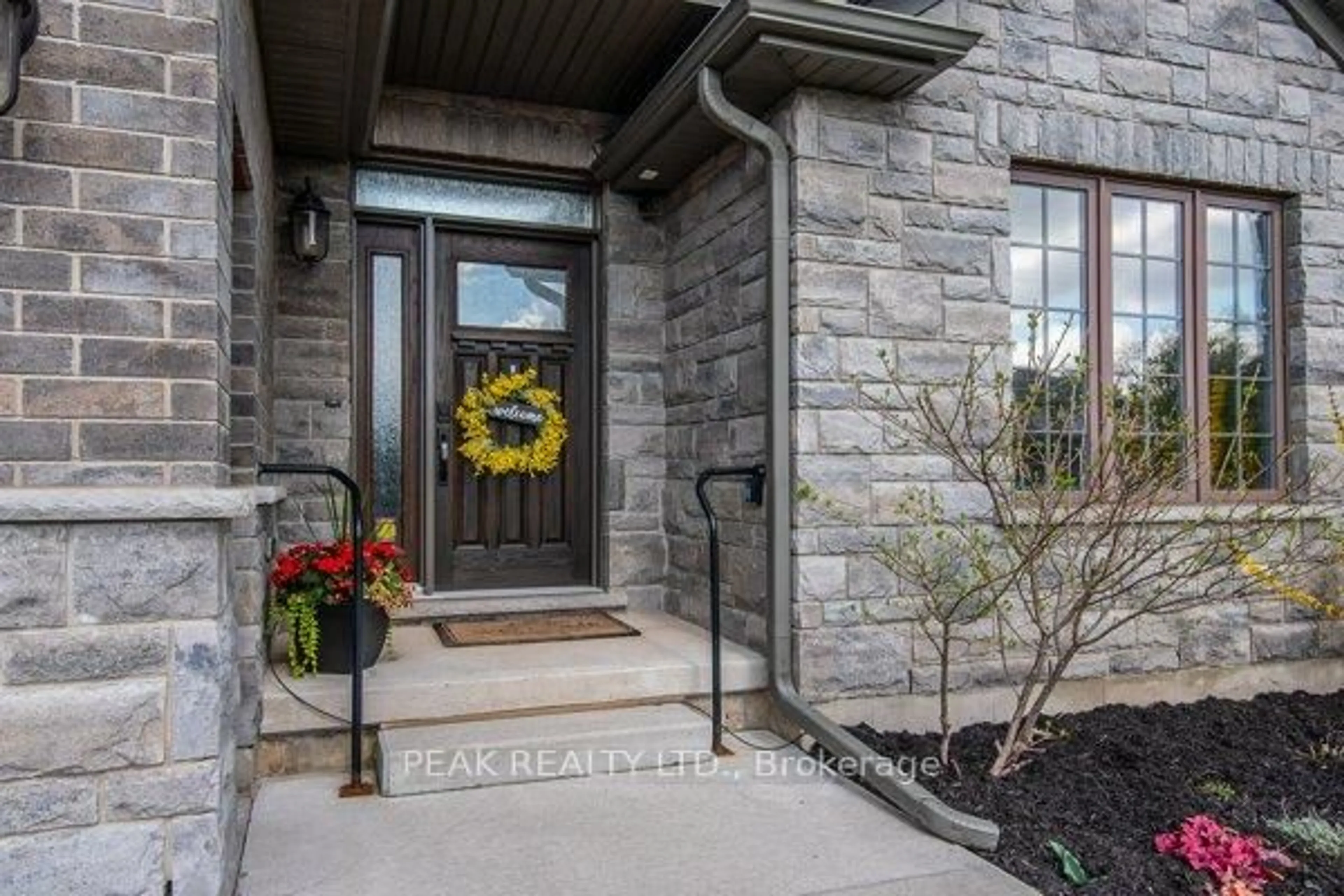 Indoor entryway for 49 Halliday Dr, East Zorra-Tavistock Ontario N0B 2R0