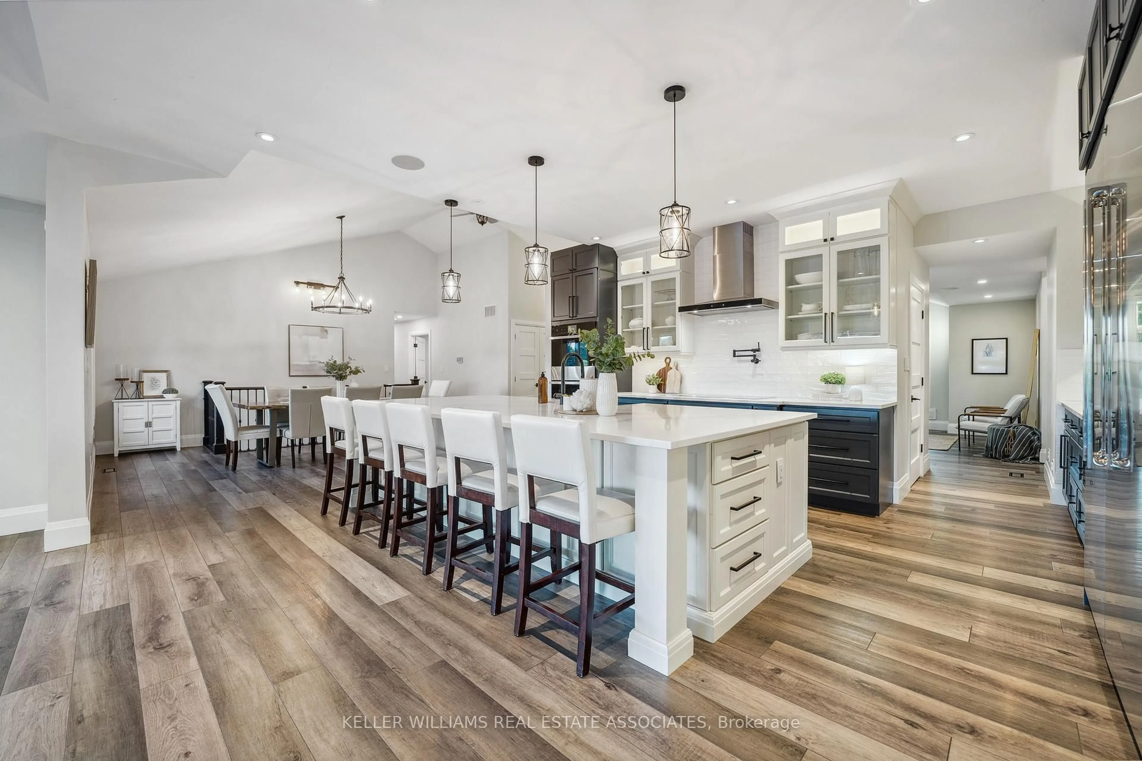 Open concept kitchen, wood/laminate floor for 102 Concession 11 N/A, Hamilton Ontario L8B 1H8