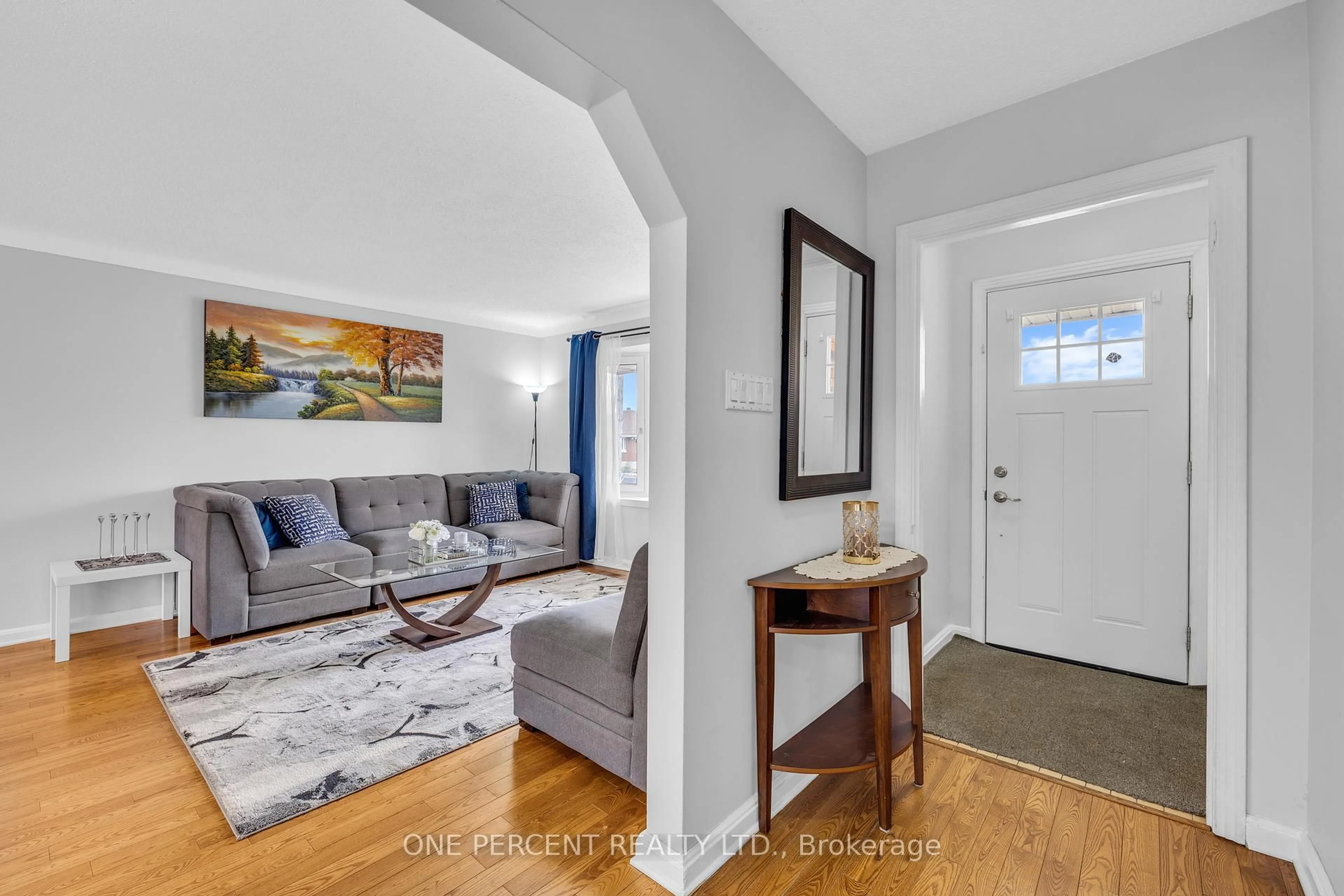 Indoor entryway for 6 Twin Terr, Ottawa Ontario K2E 5E4