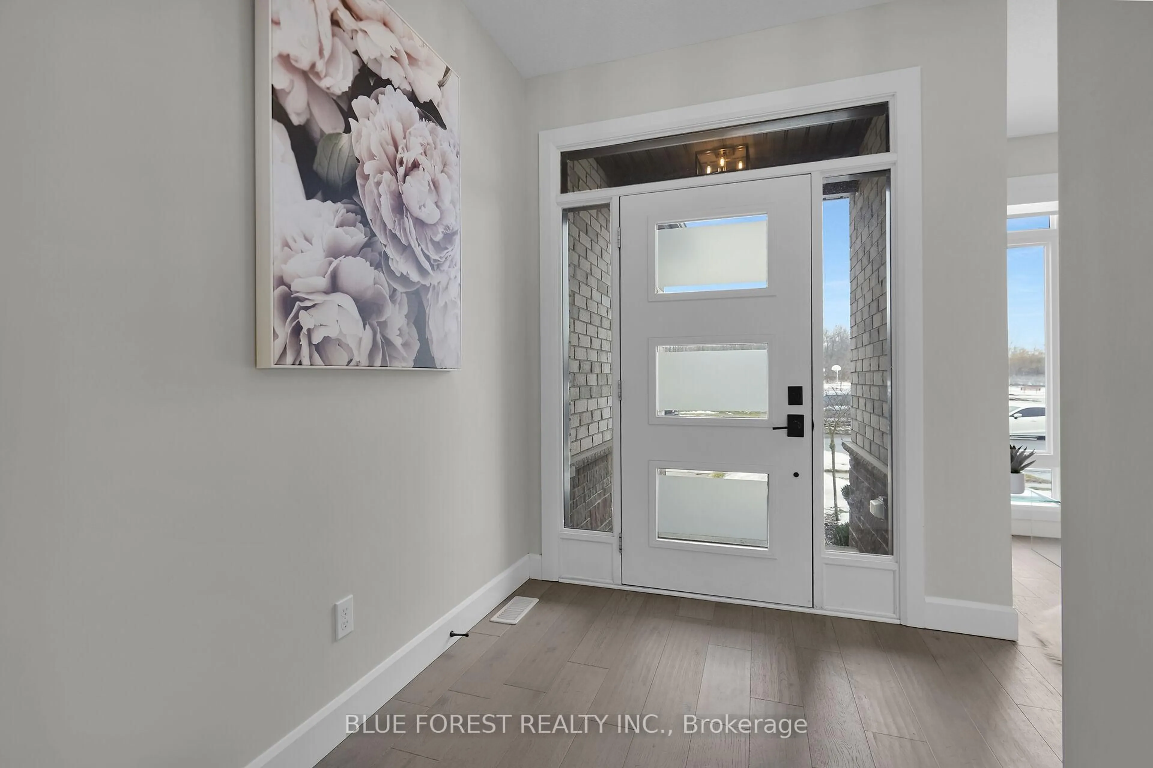 Indoor entryway for 3297 Regiment Rd, London South Ontario N6P 0G5