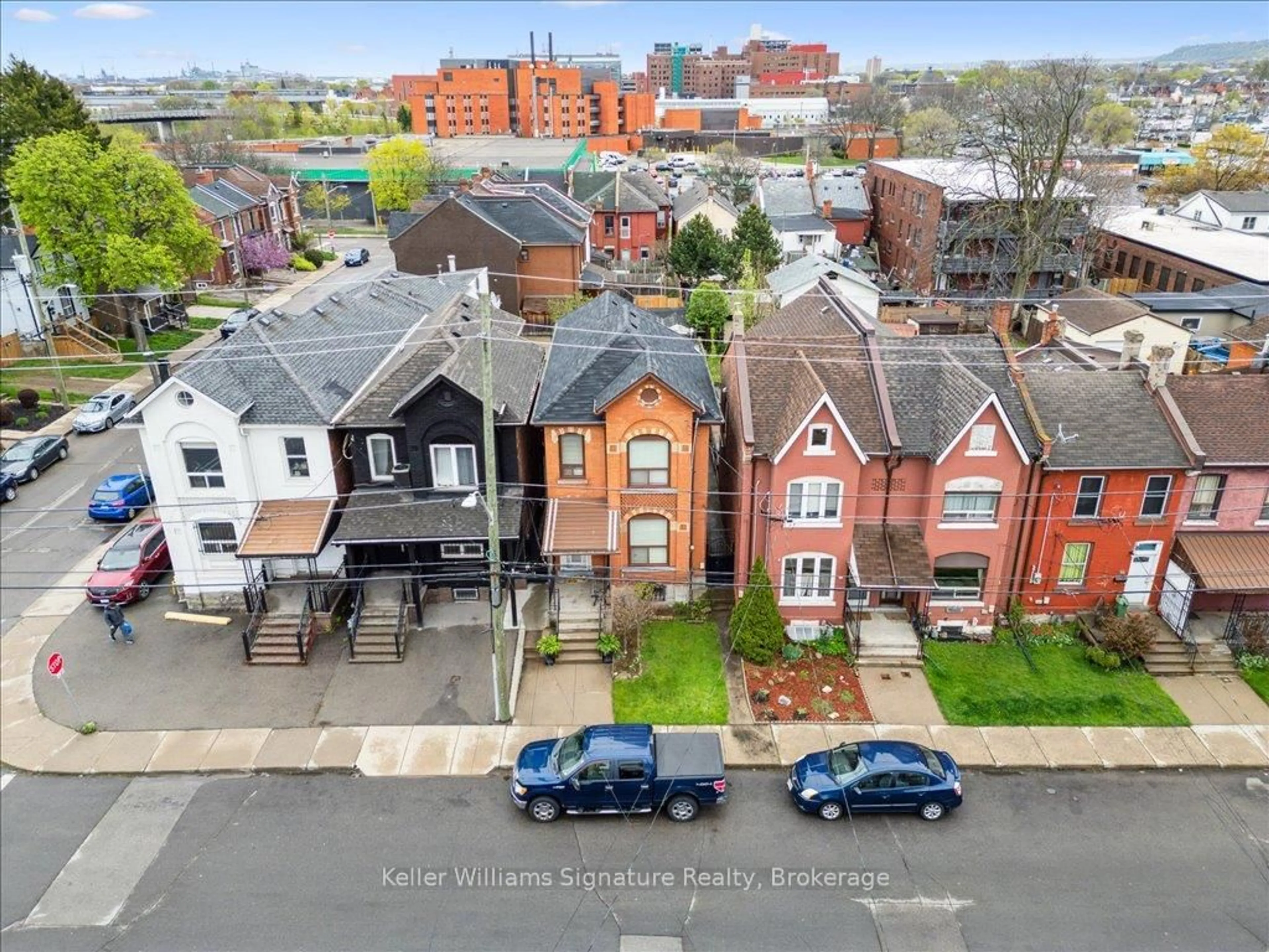 A pic from outside/outdoor area/front of a property/back of a property/a pic from drone, city buildings view from balcony for 310 Catharine St, Hamilton Ontario L8L 4S9