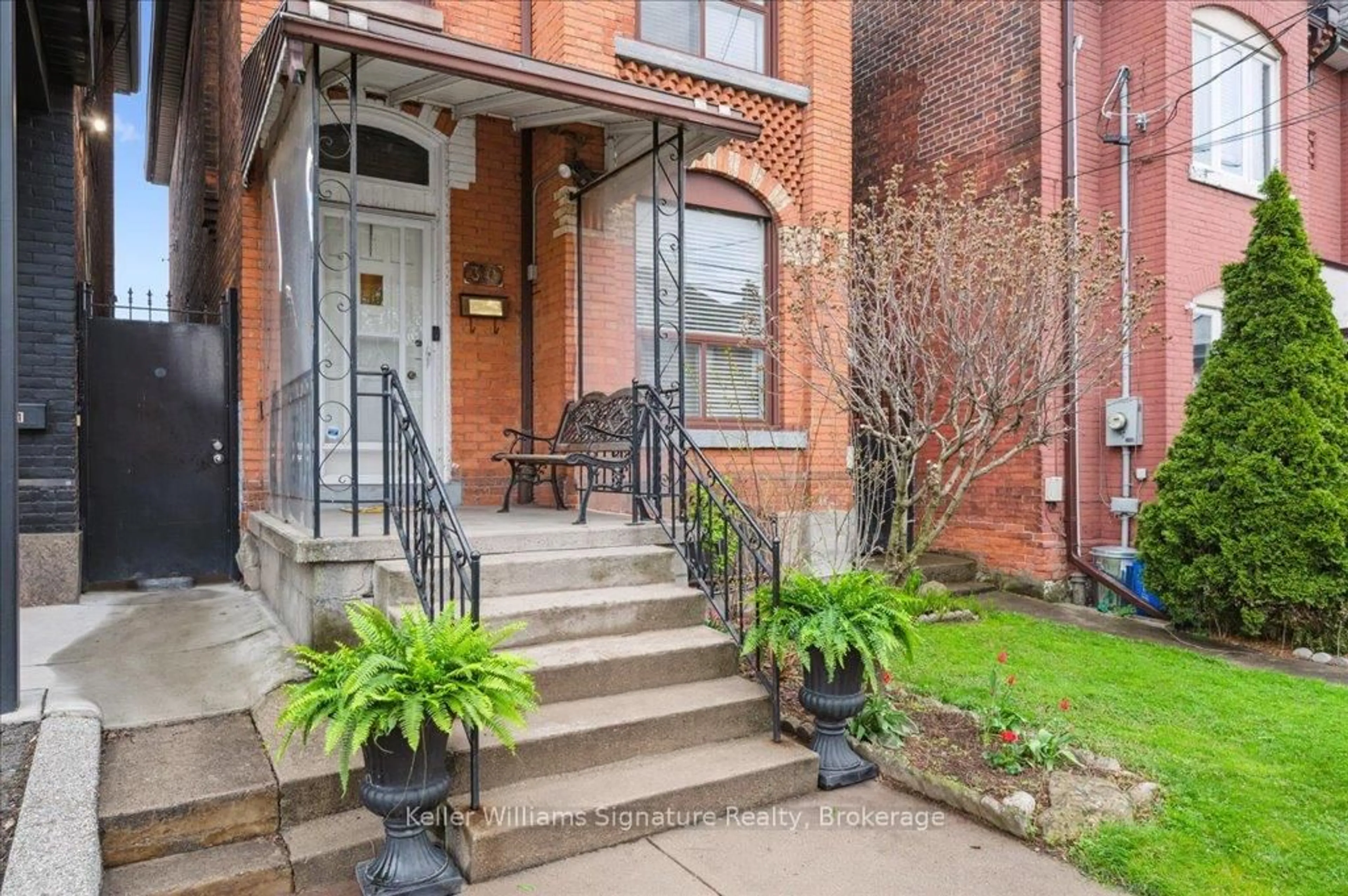 Unknown for 310 Catharine St, Hamilton Ontario L8L 4S9
