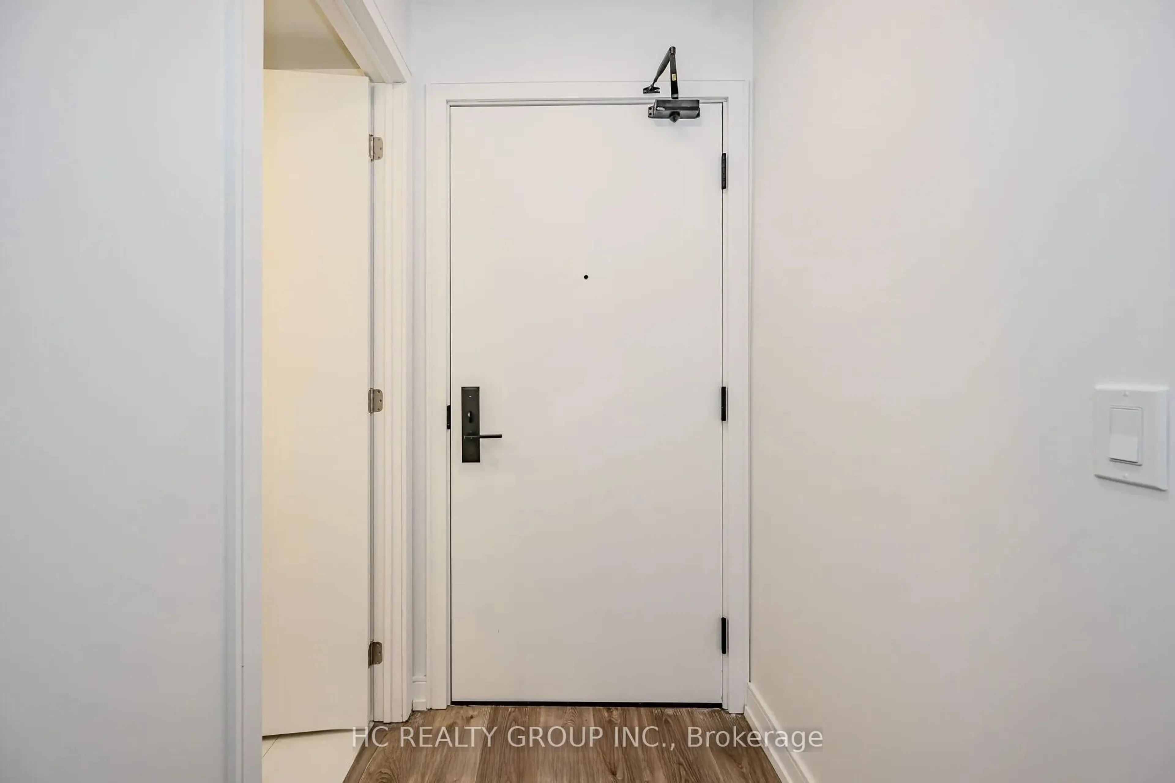 Indoor entryway for 1 Jarvis St #607, Hamilton Ontario L8R 0A8
