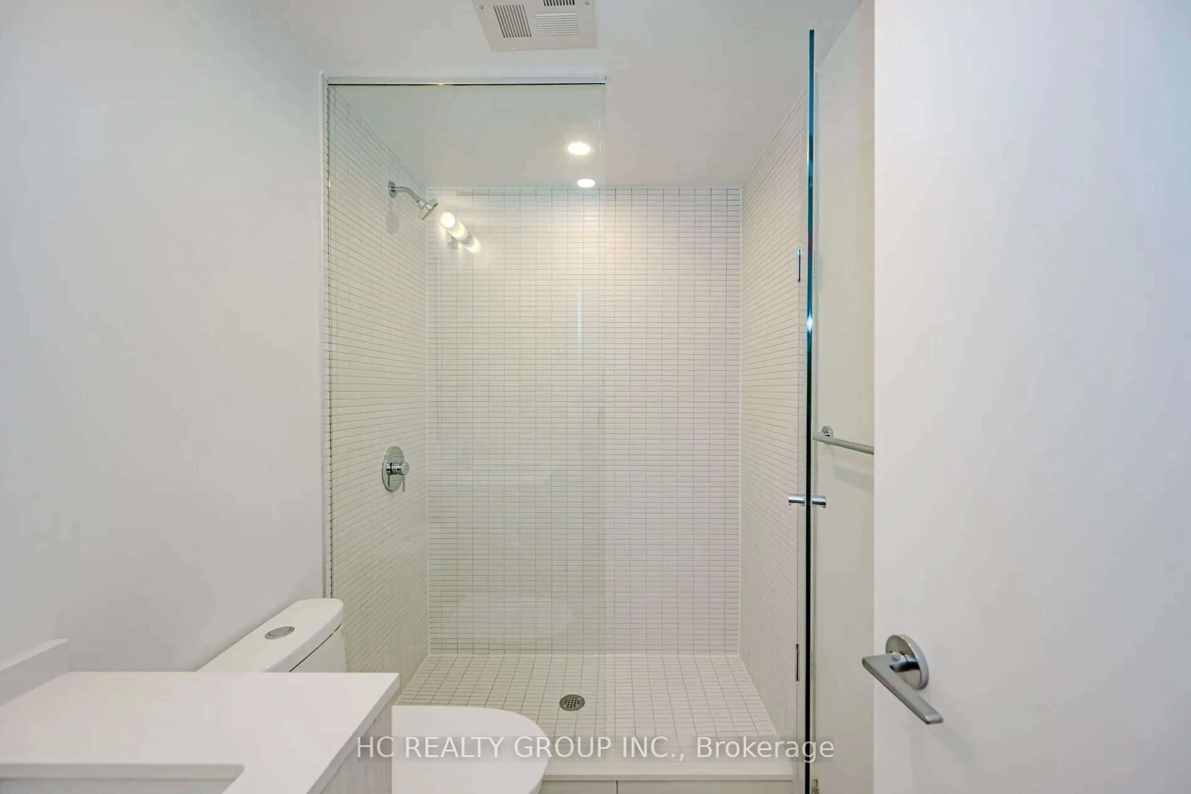 Standard bathroom, ceramic/tile floor for 1 Jarvis St #607, Hamilton Ontario L8R 0A8