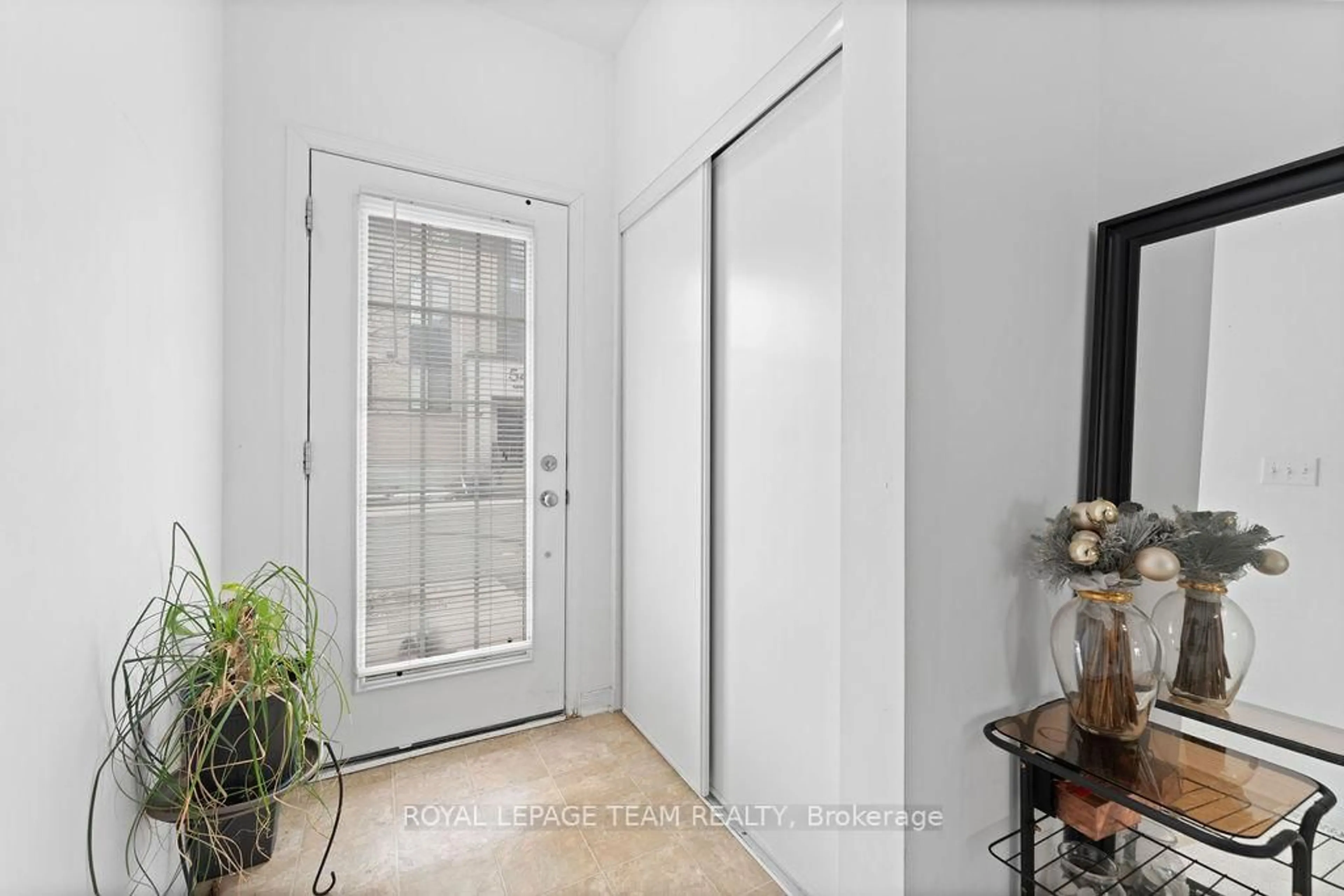 Indoor entryway for 538 Recolte N/A, Ottawa Ontario K1E 0B4