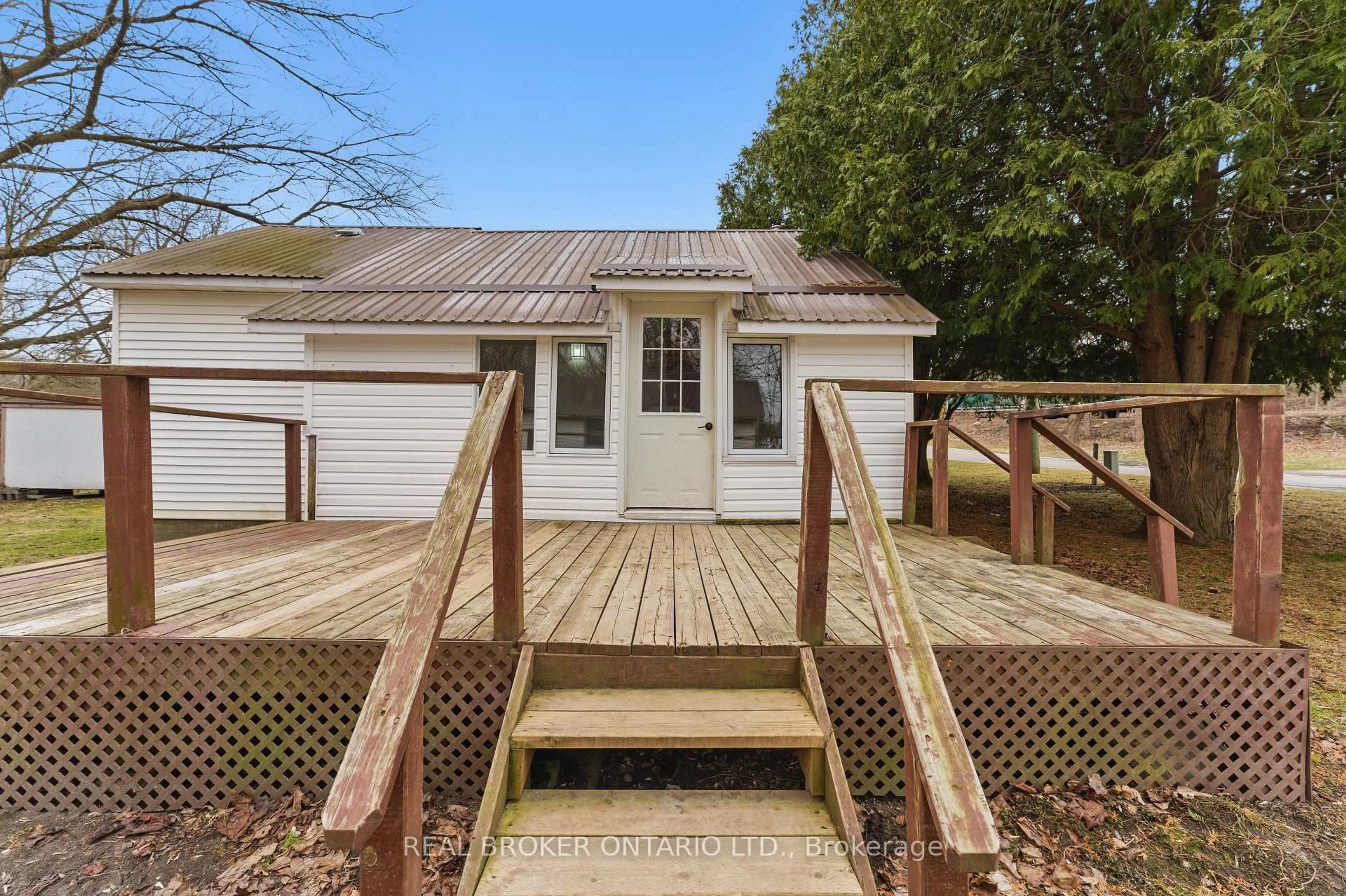 A pic from outside/outdoor area/front of a property/back of a property/a pic from drone, street for 12 Bloomer St, Tillsonburg Ontario N4G 2L9