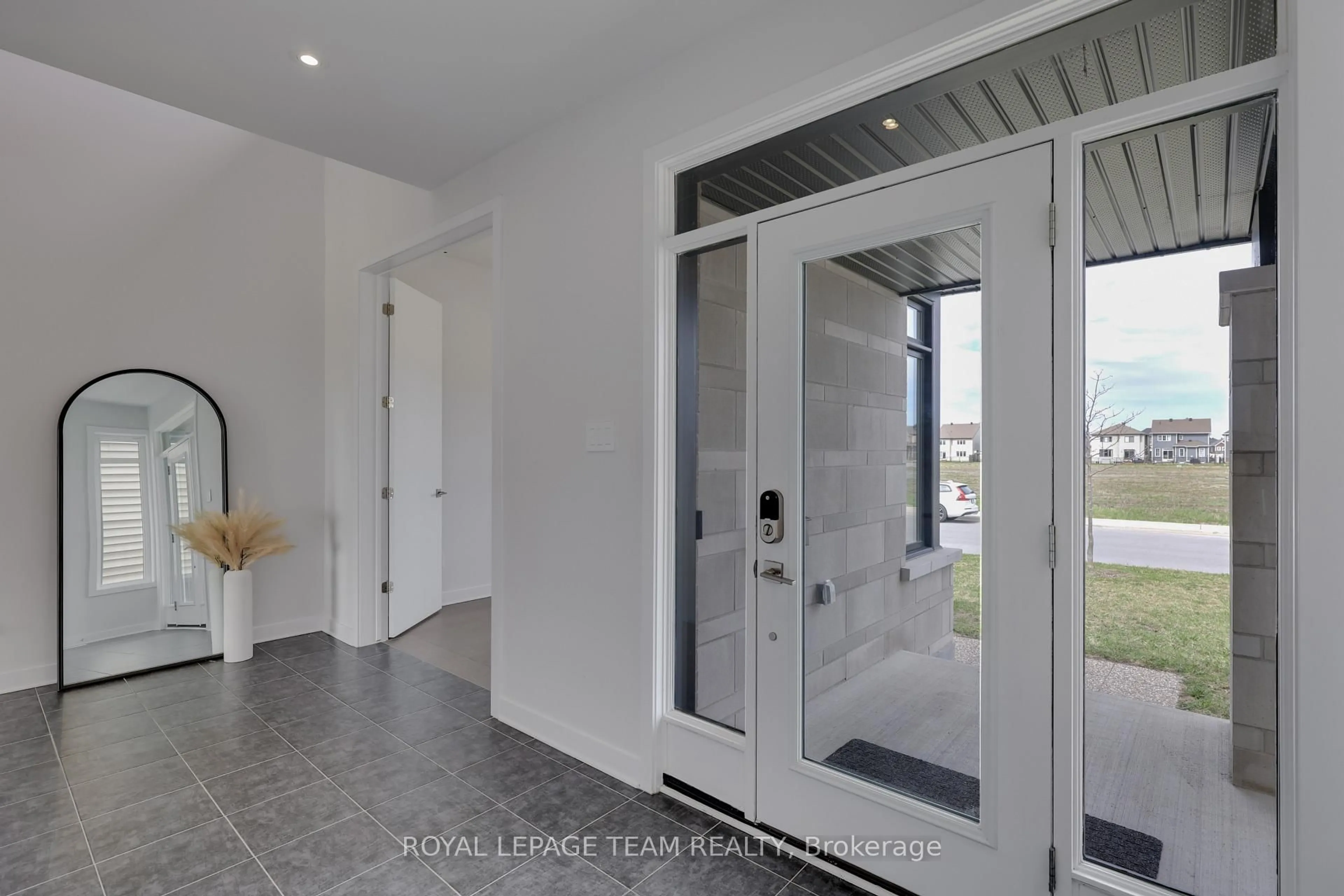Indoor entryway for 611 Triangle St, Stittsville Ontario K2V 0L8