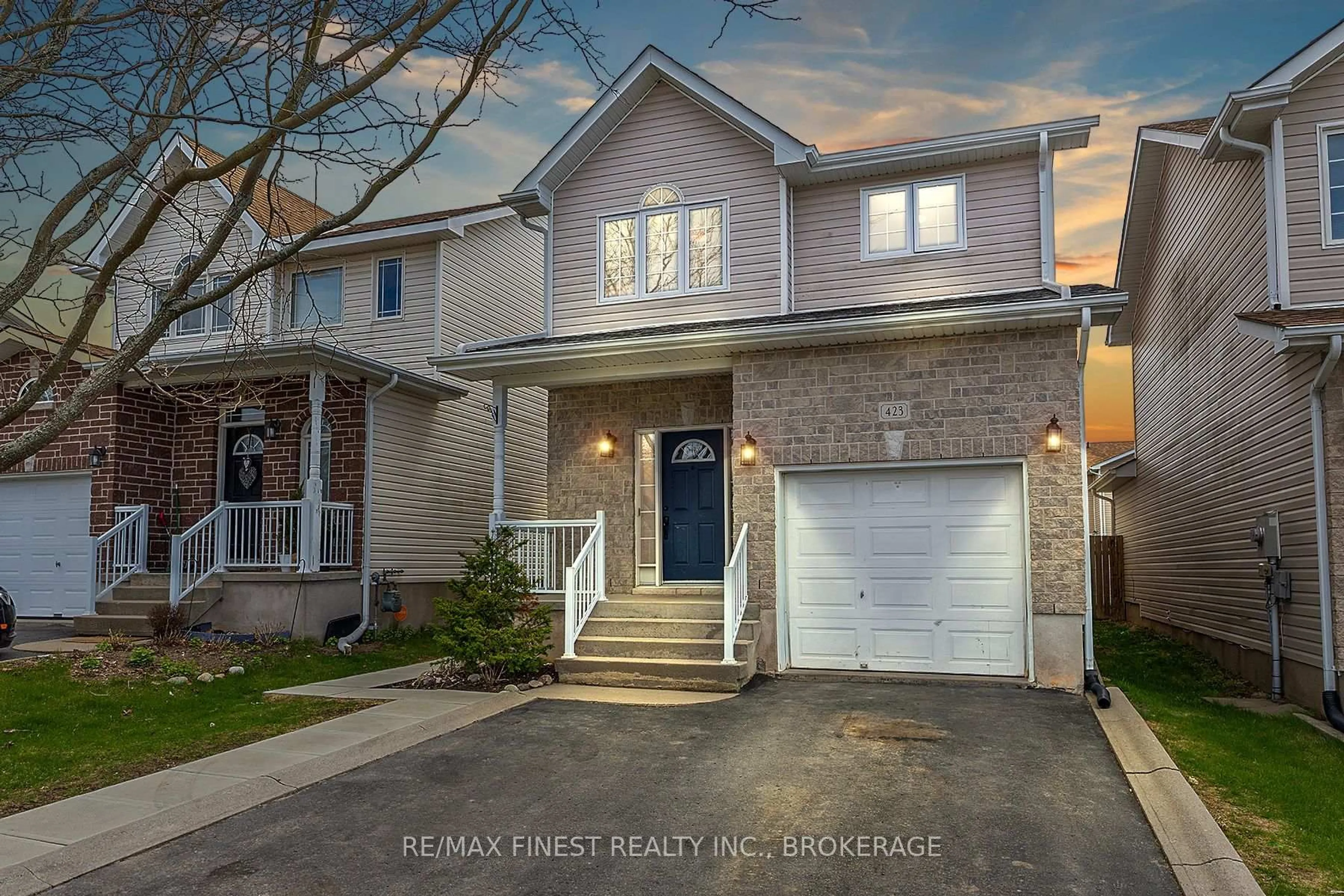 Home with vinyl exterior material, street for 423 MAUREEN St, Kingston Ontario K7K 7M2
