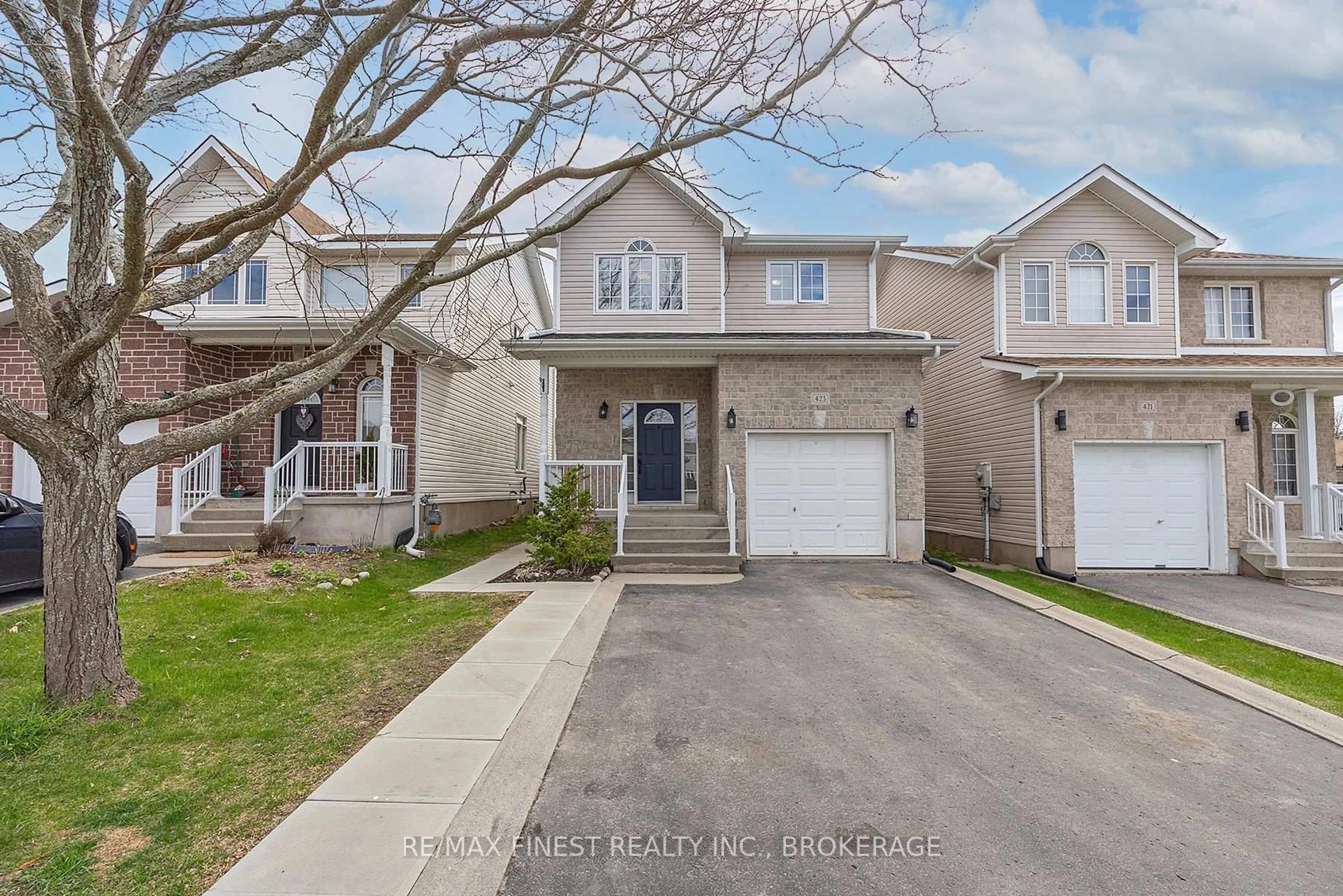 A pic from outside/outdoor area/front of a property/back of a property/a pic from drone, street for 423 MAUREEN St, Kingston Ontario K7K 7M2