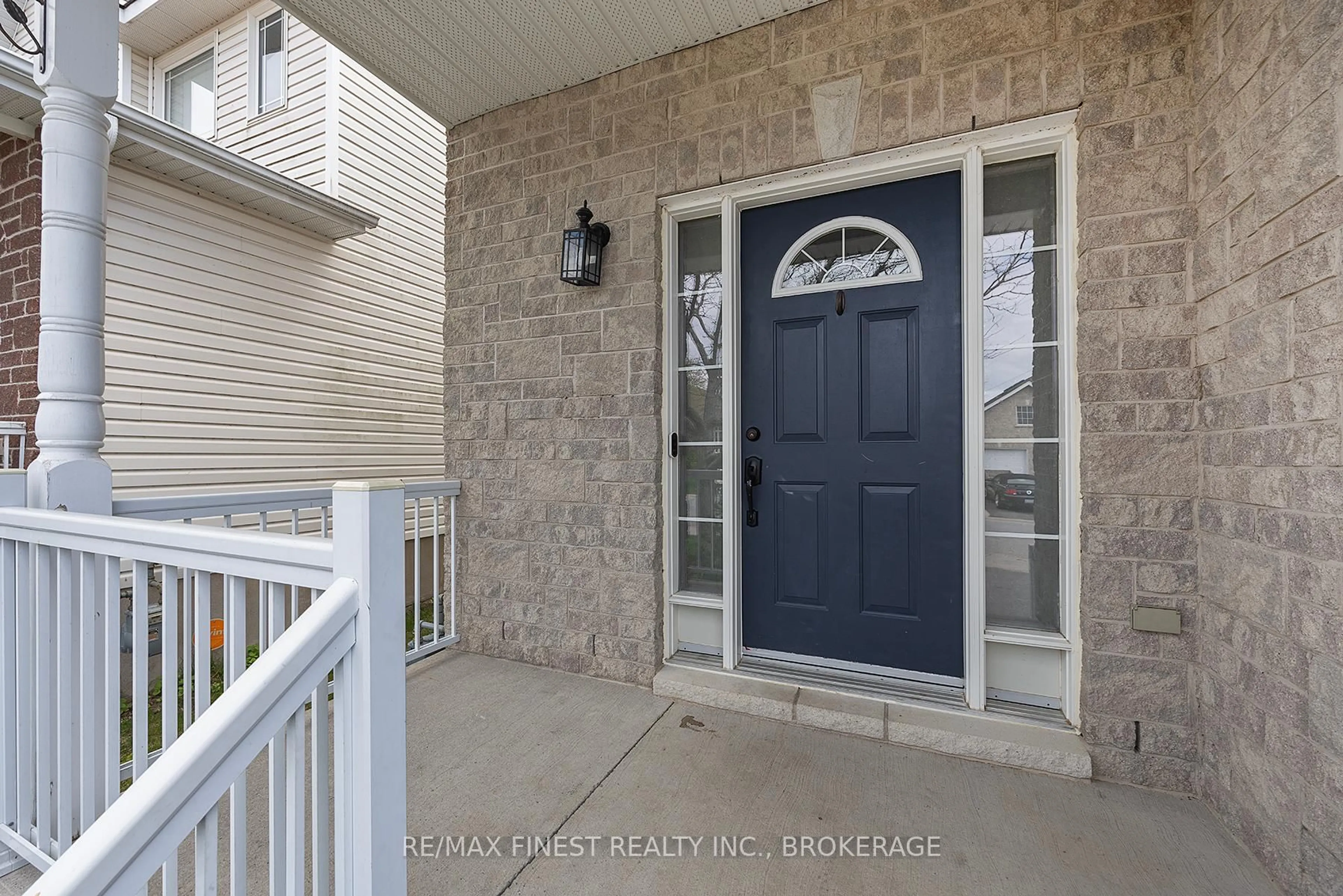 Indoor entryway for 423 MAUREEN St, Kingston Ontario K7K 7M2