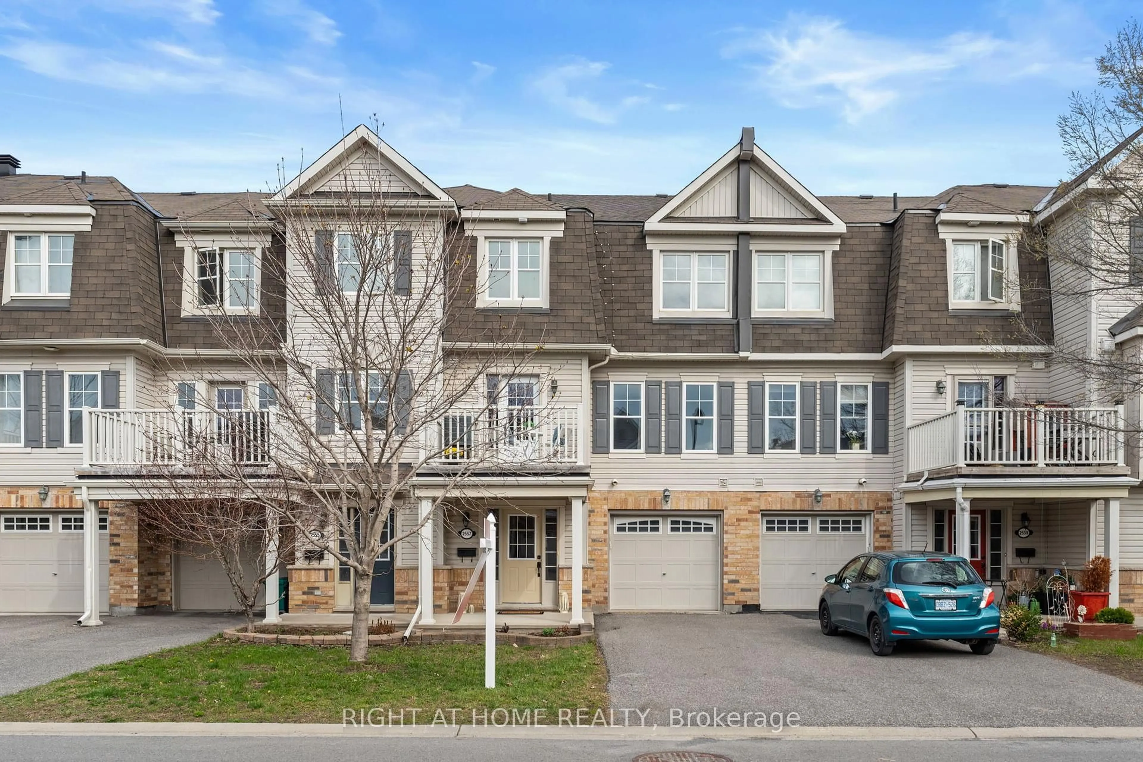 A pic from outside/outdoor area/front of a property/back of a property/a pic from drone, street for 2557 WATERLILLY Way, Ottawa Ontario K2J 0K6